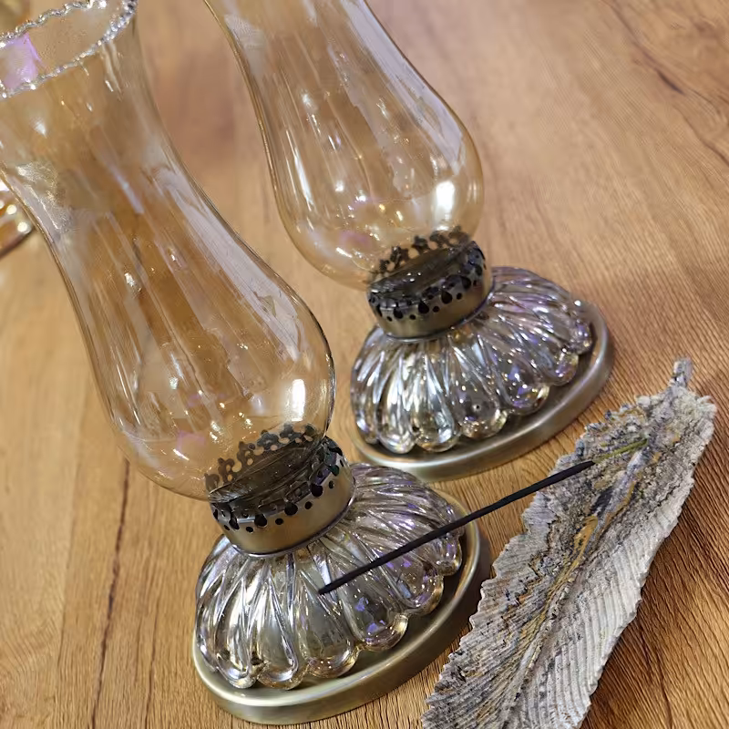 شمعدان لاله دست ساز طرح سنتی رنگ ثابت کوچک شیشه طرح لاله رنگ شیشه شامپاینی