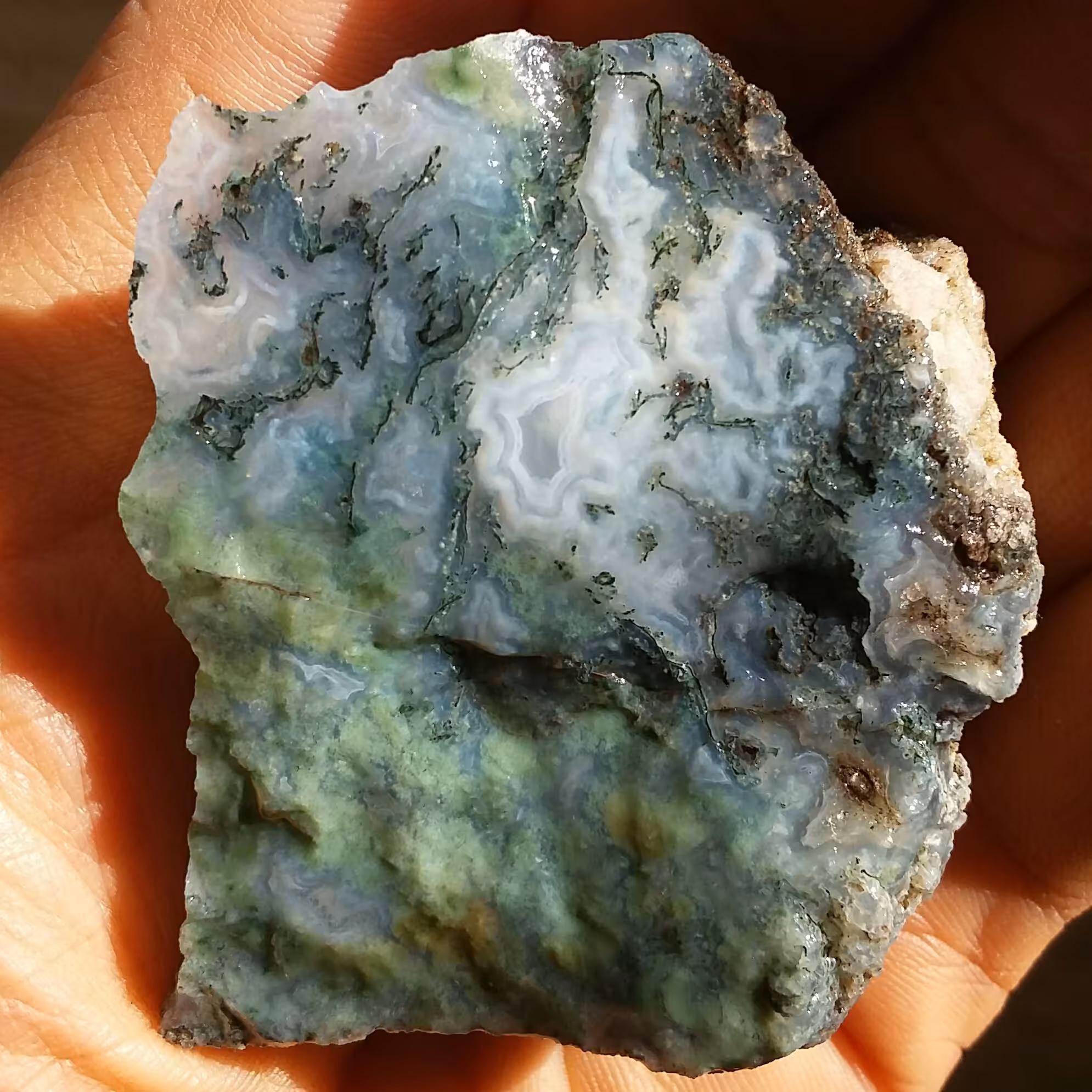 سنگ راف عقیق خزه ای شکوفه دار محششر زیبا شاهکار خلقت کاملا طبیعی
با قابلیت ساخت چند نگین فوق العاده
