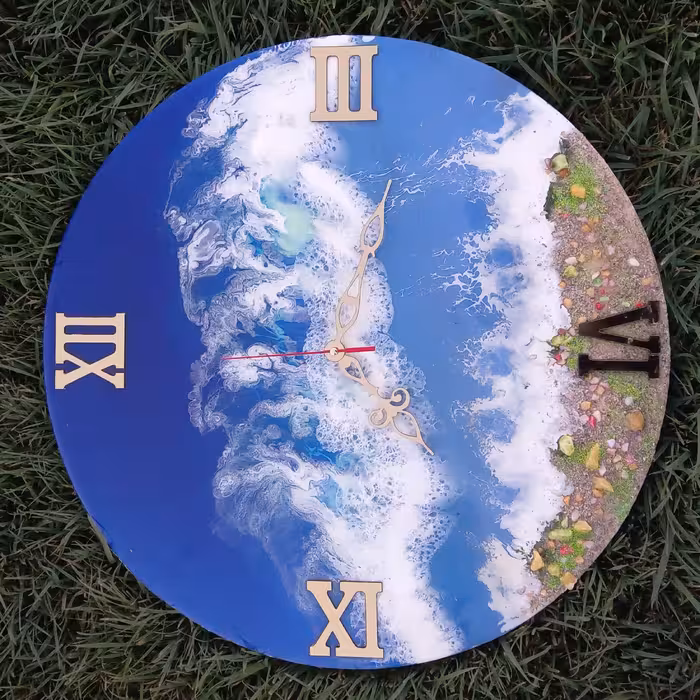 ساعت رزینی ، طرح دریایی ، سایزش 50 ، وزنش 500 گرم ، رنگش آبی فیروزه ای سفید 