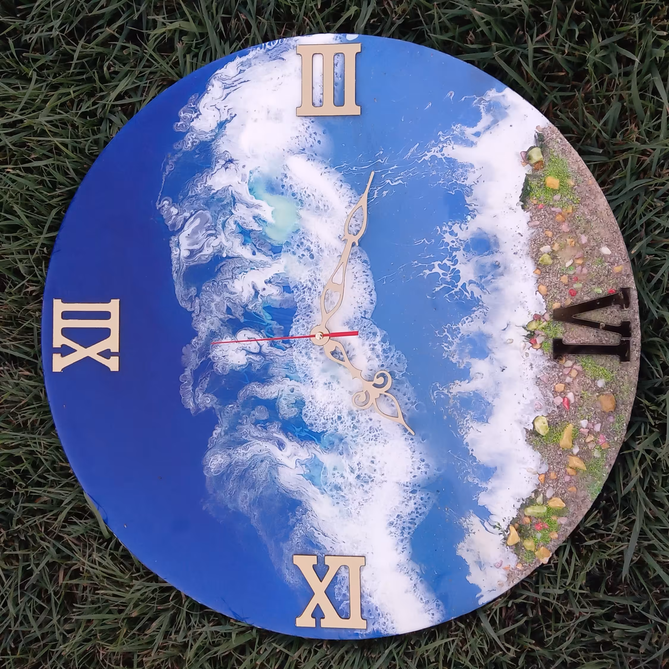 ساعت رزینی ، طرح دریایی ، سایزش 50 ، وزنش 500 گرم ، رنگش آبی فیروزه ای سفید 