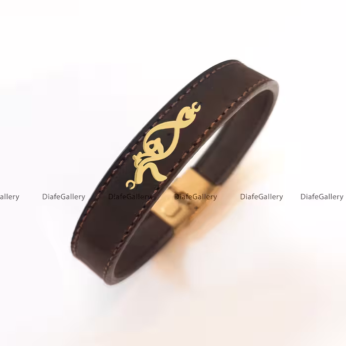 دستبند چرم سمانه با پلاک نقره با آبکاری طلا 18 عیار و چرم طبیعی