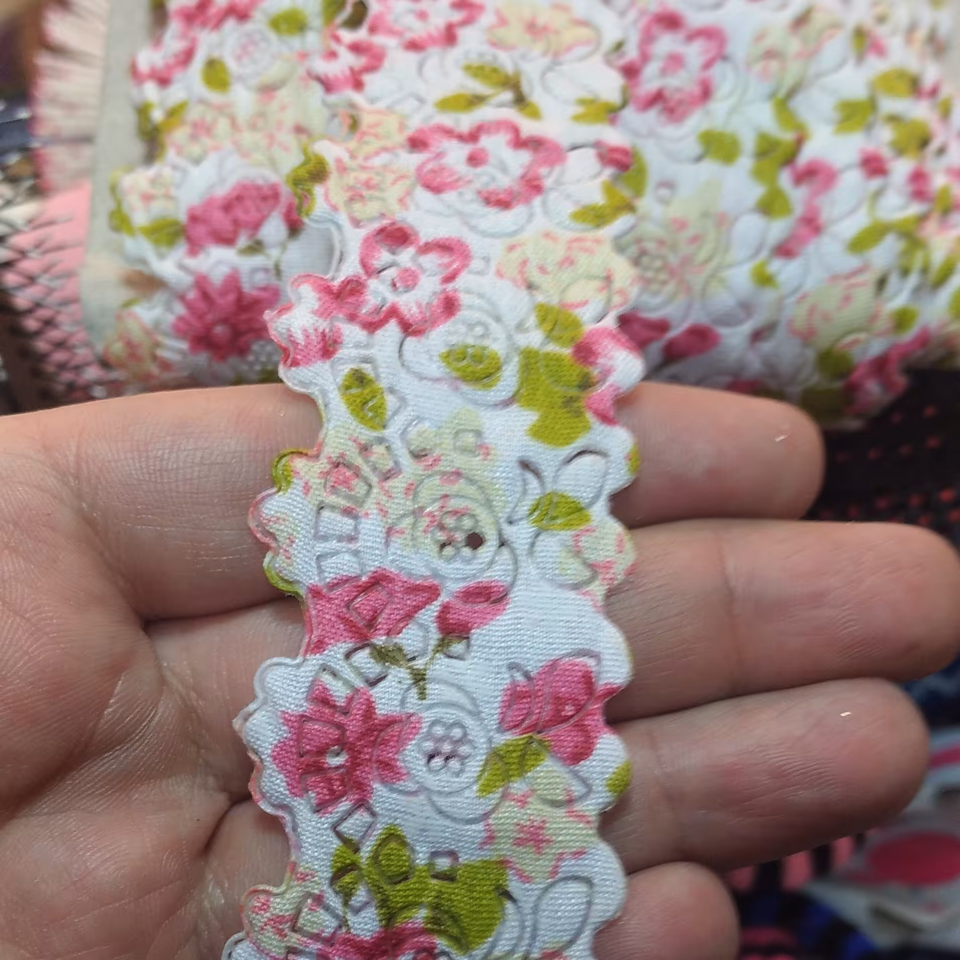 نوار گلدار مخصوص تزیینات و جشن تکلیف 1 متر