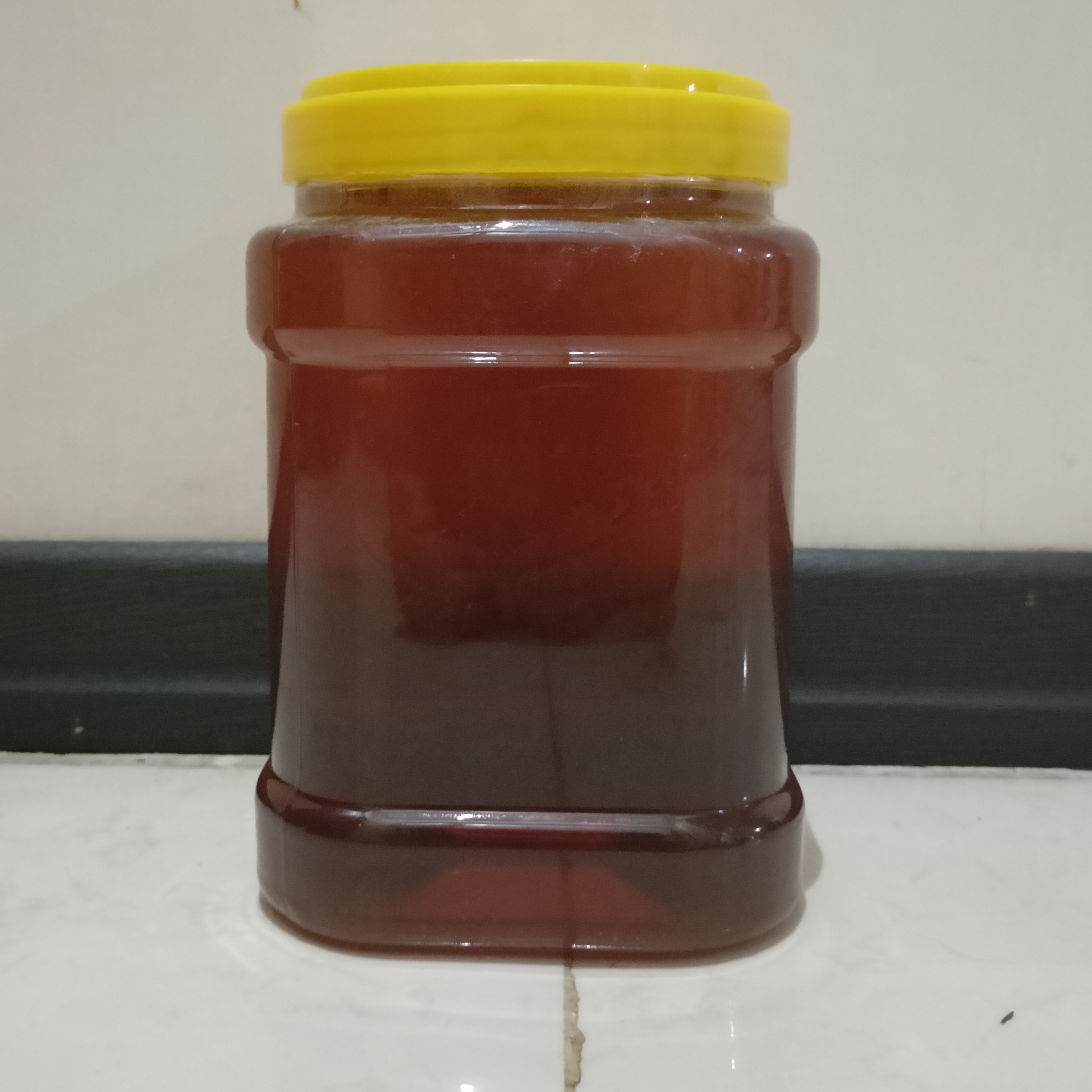 عسل مرکبات جنوب 3000 گرمی همراه با قاشق عسل خوری به عنوان اشانتیون رایگان