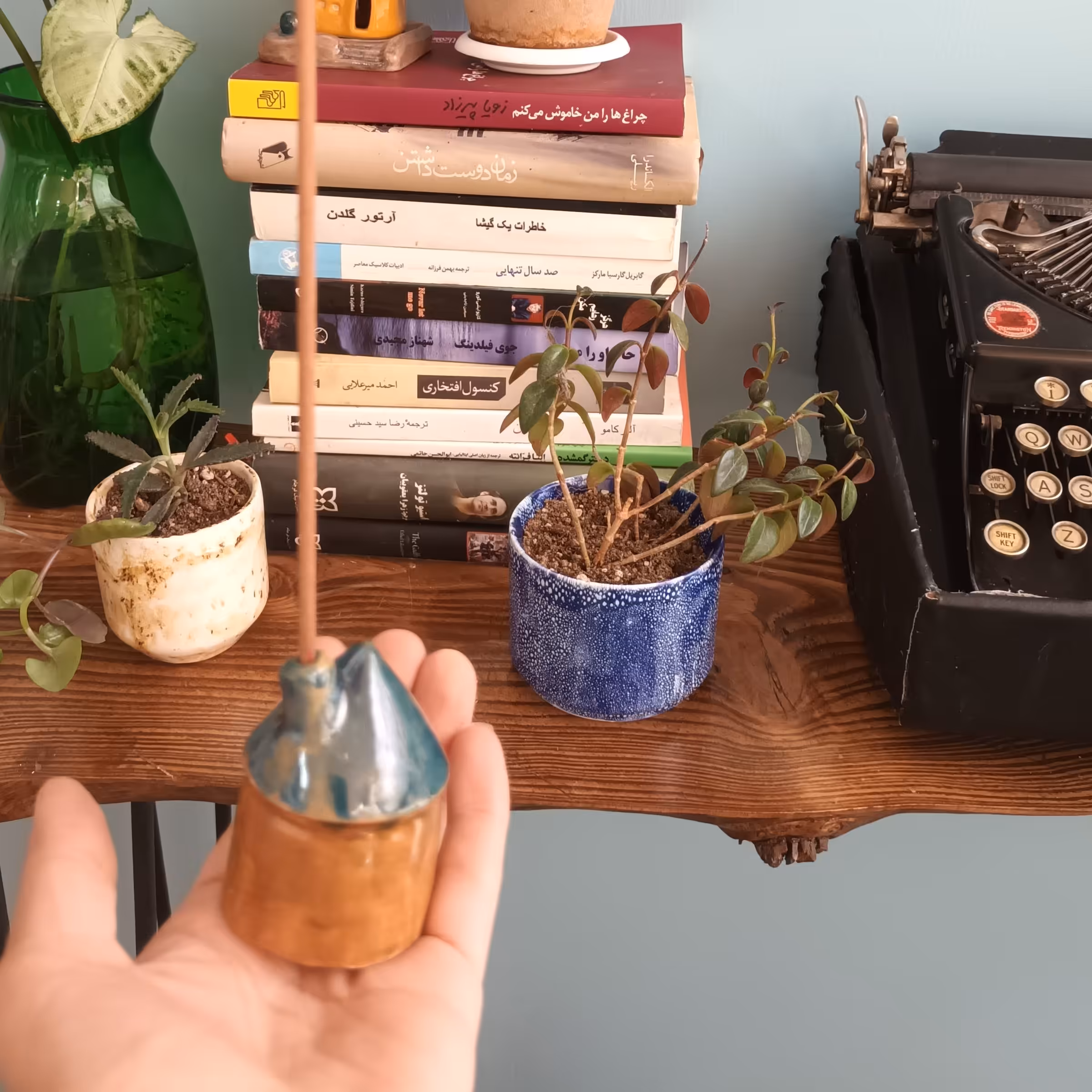 جاعودی سرخپوستی یا کلبه از جنس سفال در رنگ بندی متنوع با لعاب خاص و بسیار  زیبا