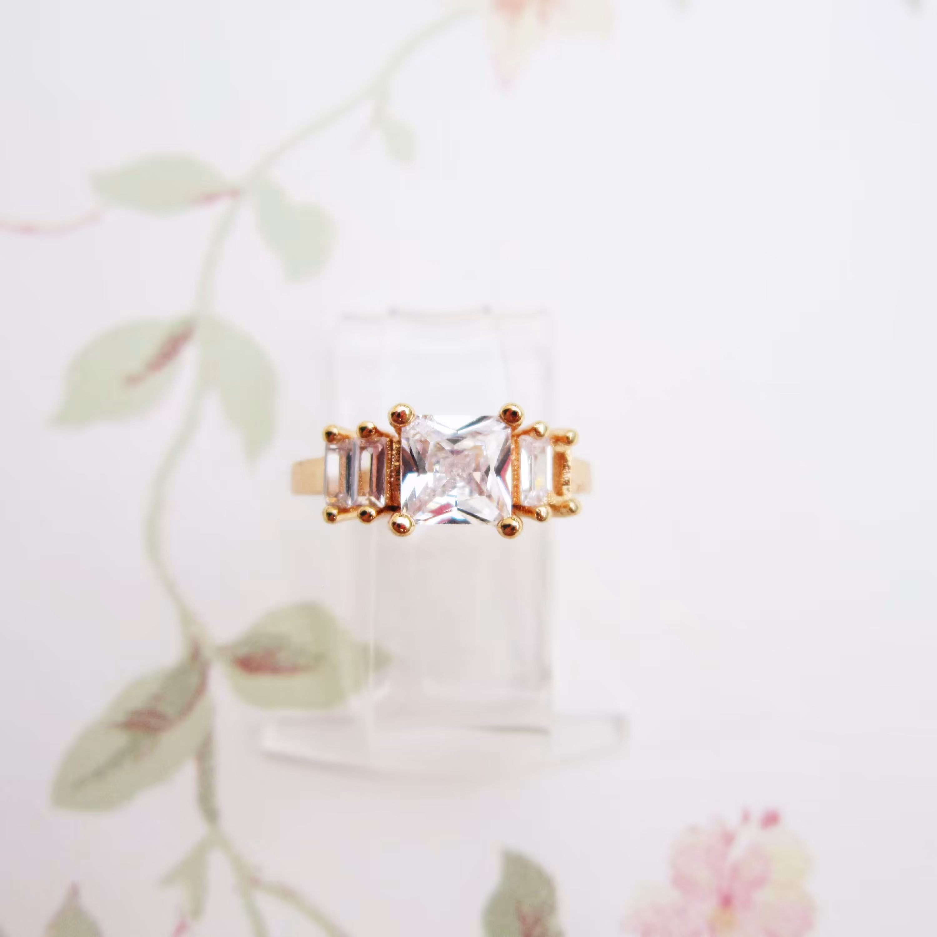 انگشتررنگ ثابت طرح طلاعیار18کیفیت عالی موجودی فقط سایز8کد15