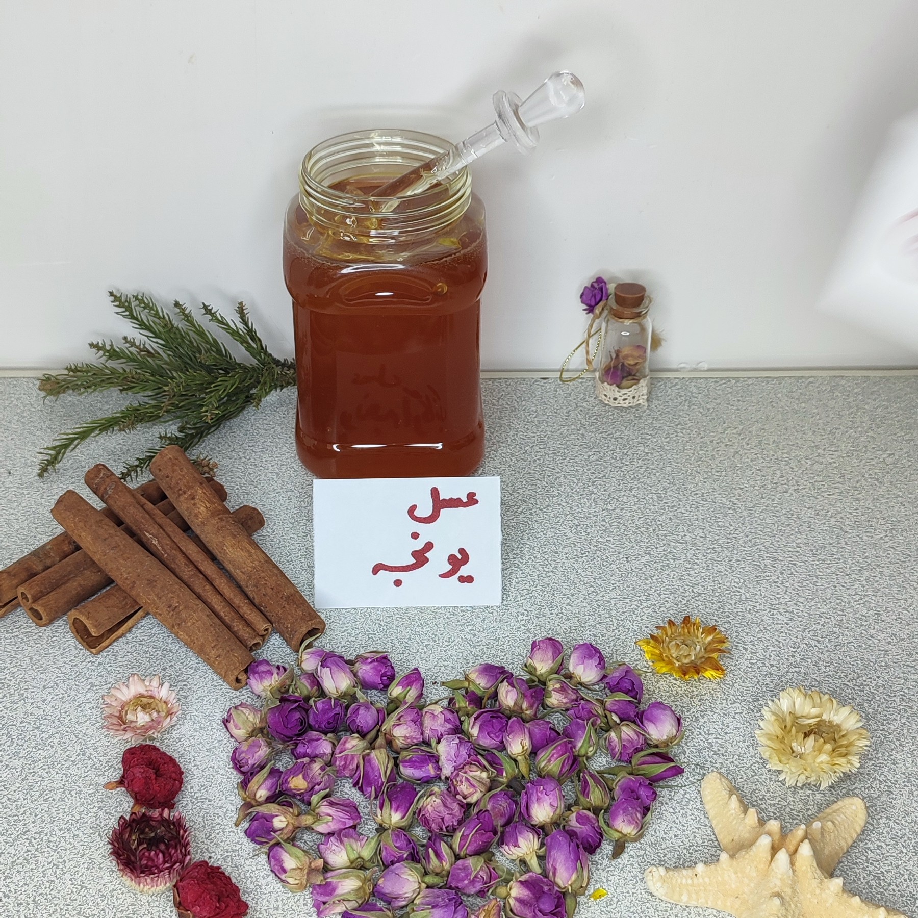 عسل طبیعی یونجه سرشار از ویتامینها و موادمعدنی  عسل یونجه عسل مقوی عسل با کیفیت عسل خالص(نیم کیلوئی)