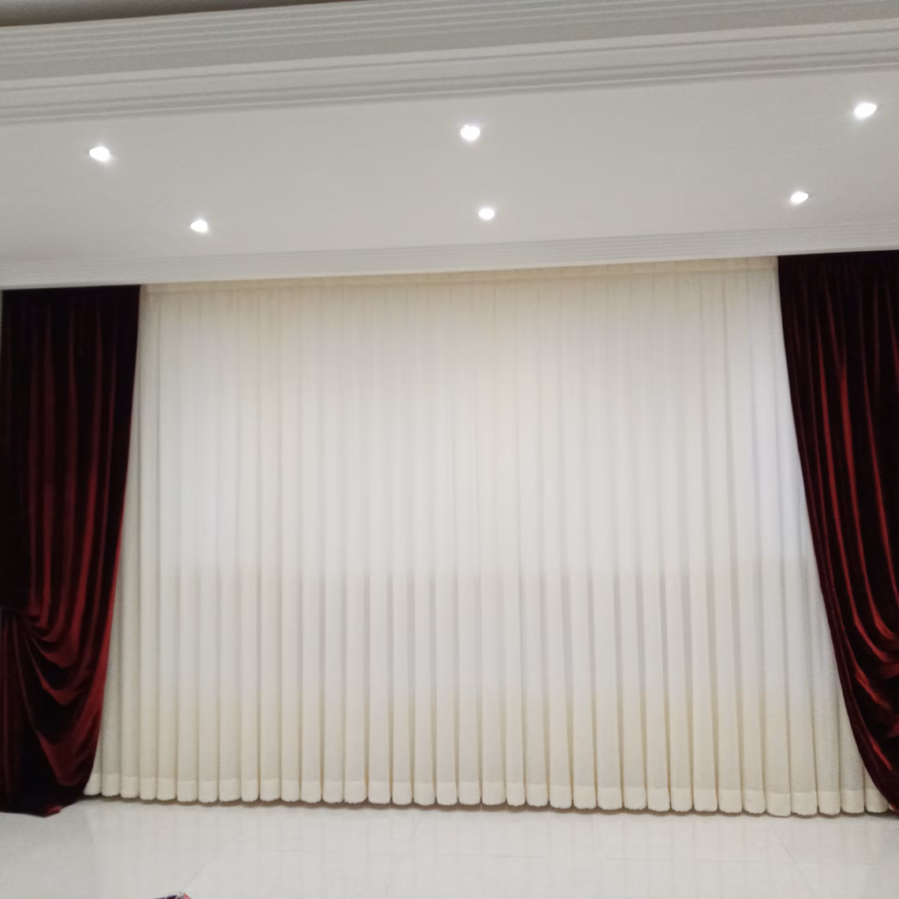 پرده حریر ترک  مناسب  پذیرایی با دو عدد والان مخمل هازان vipریزشی (پس کرایه)