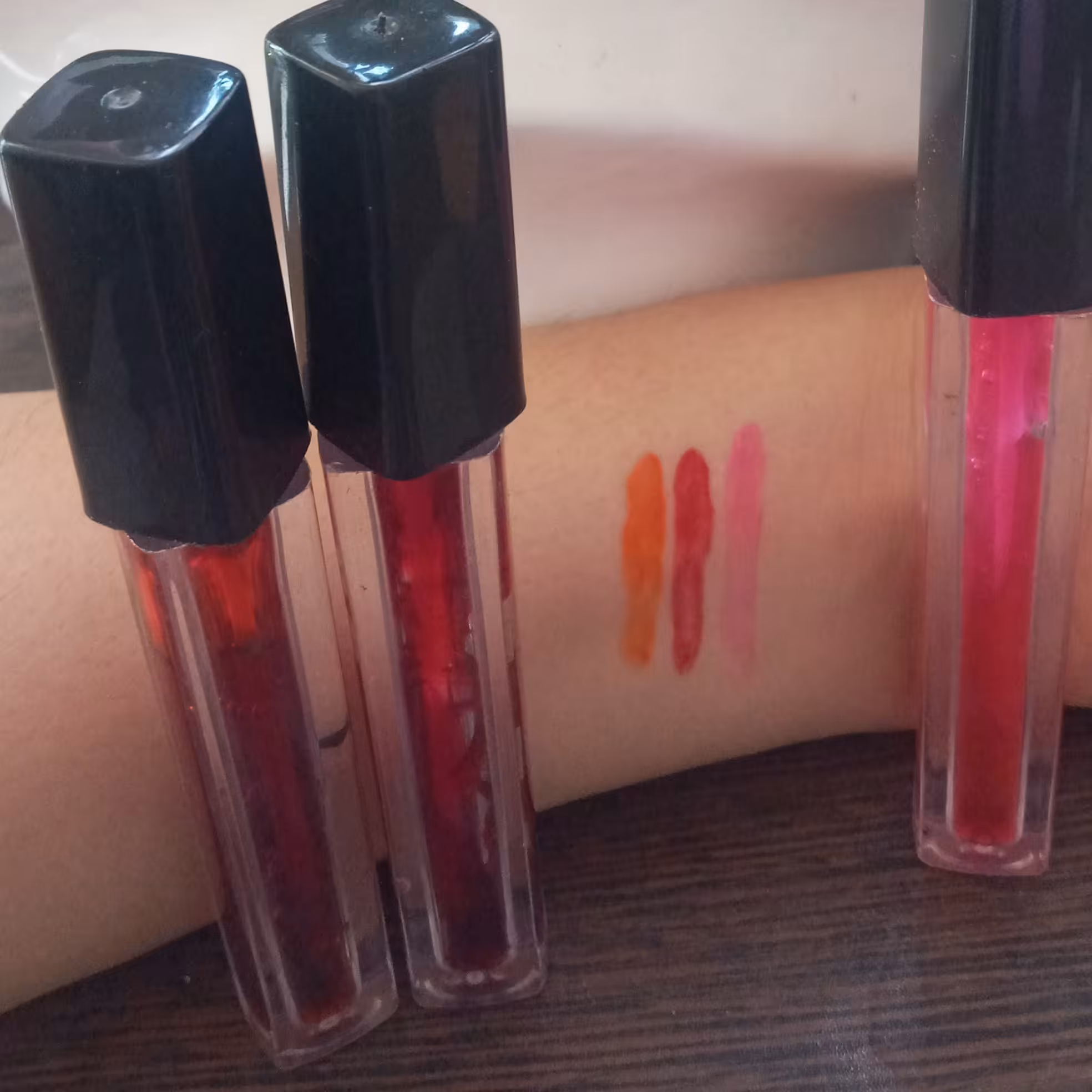 تینت لب (لاک لب)  دو رنگ صورتی وقرمز  کاملا طبیعی 