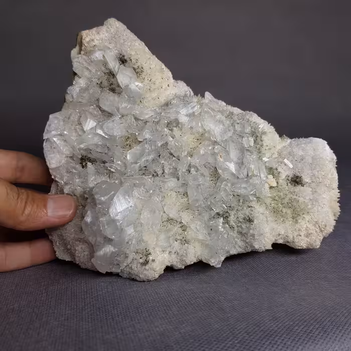 گوهر سنگ سلنایت با بلورهای فوق شفاف هندسی طبیعی کد 11