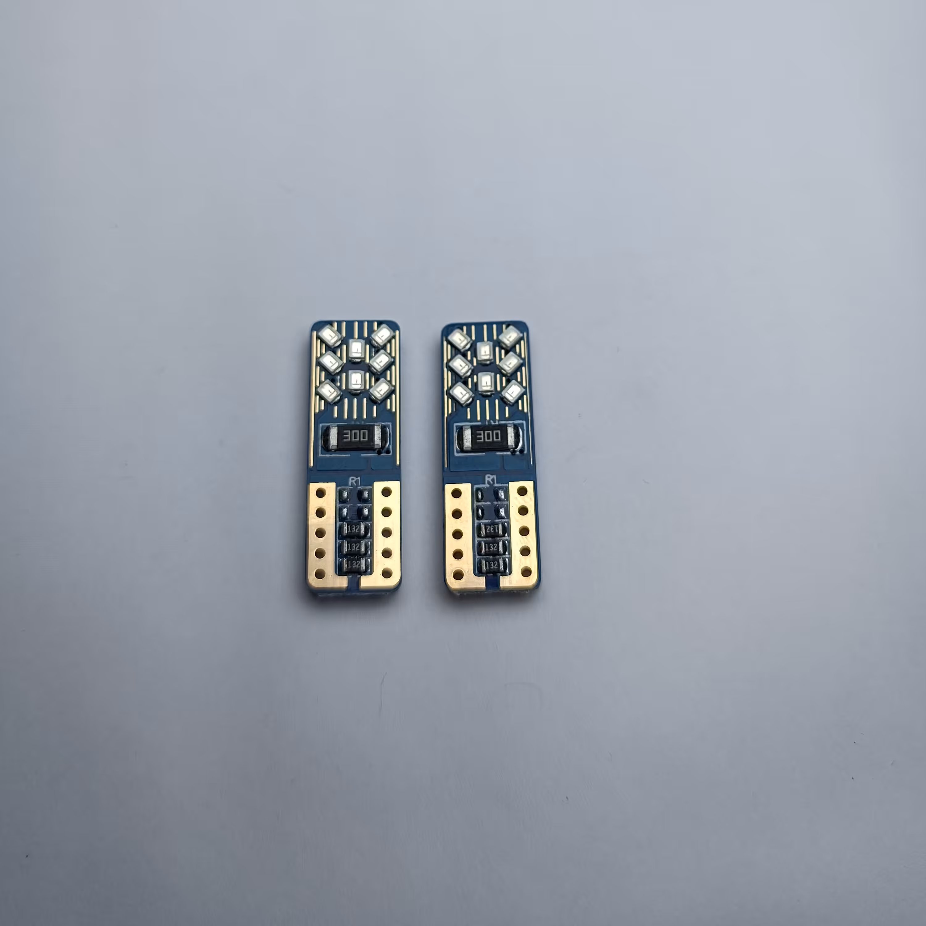 لامپ کوچک خودرو  نور آبی بسته دو عددی 