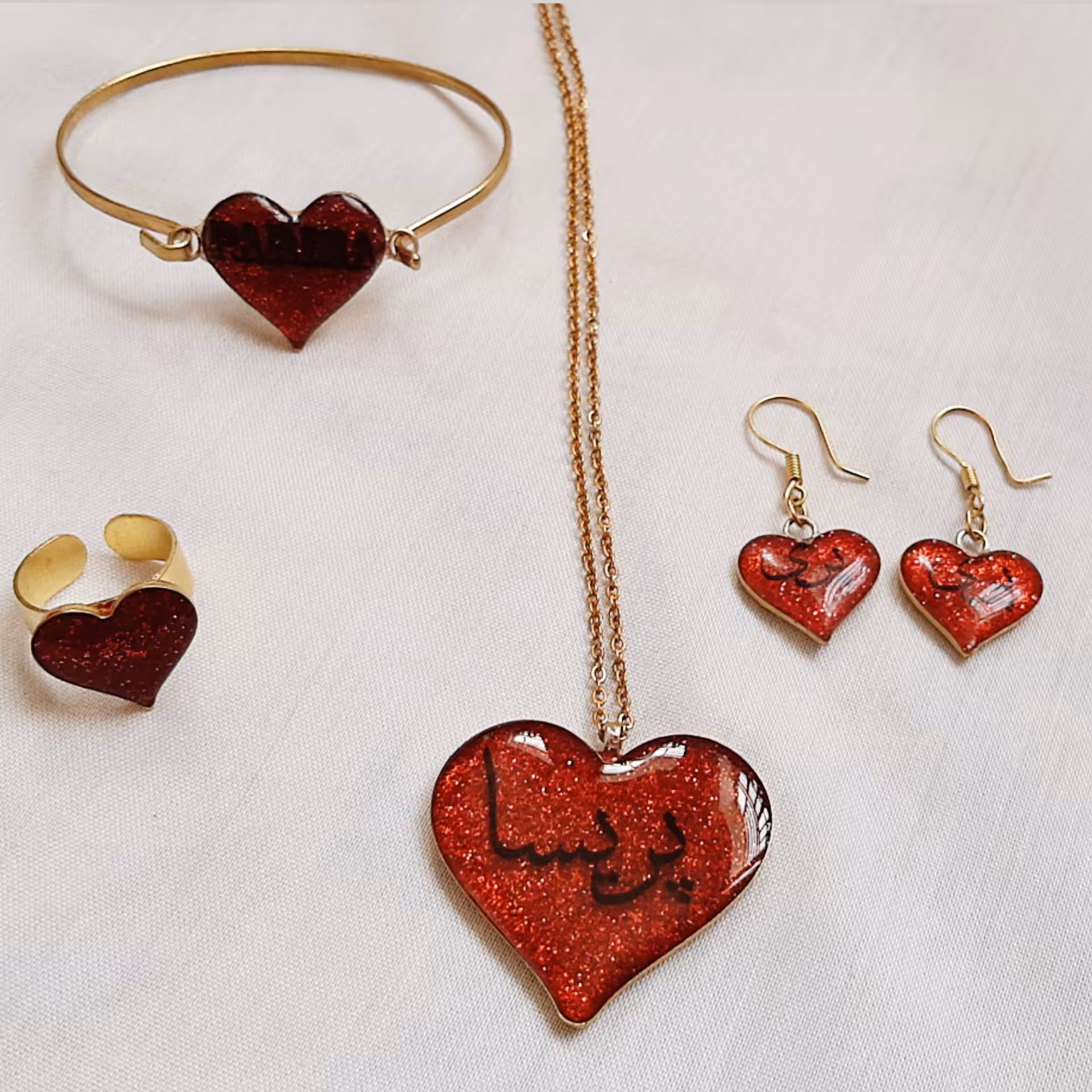 قلب اکلیلی با اسم و قاب قلب در رنگ های صورتی و قرمز