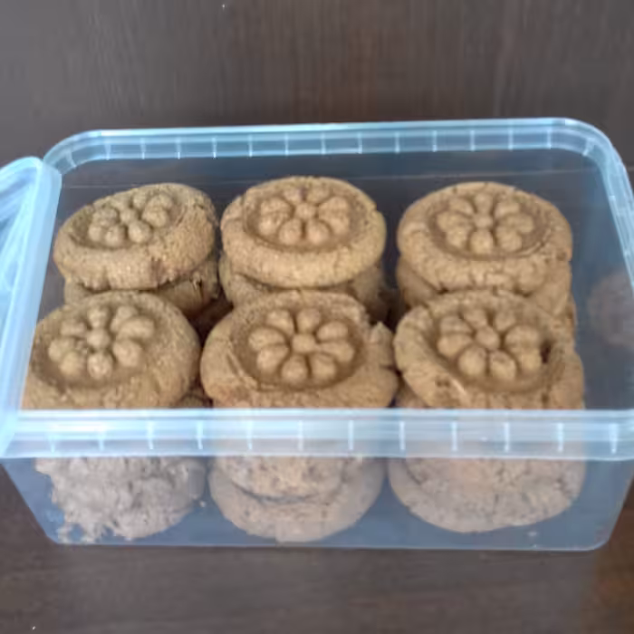 کوکی مخلوط (کشمشی و ساده و گردویی) جو دوسر و گندم کامل با شکر قهوه ای  24 عددی