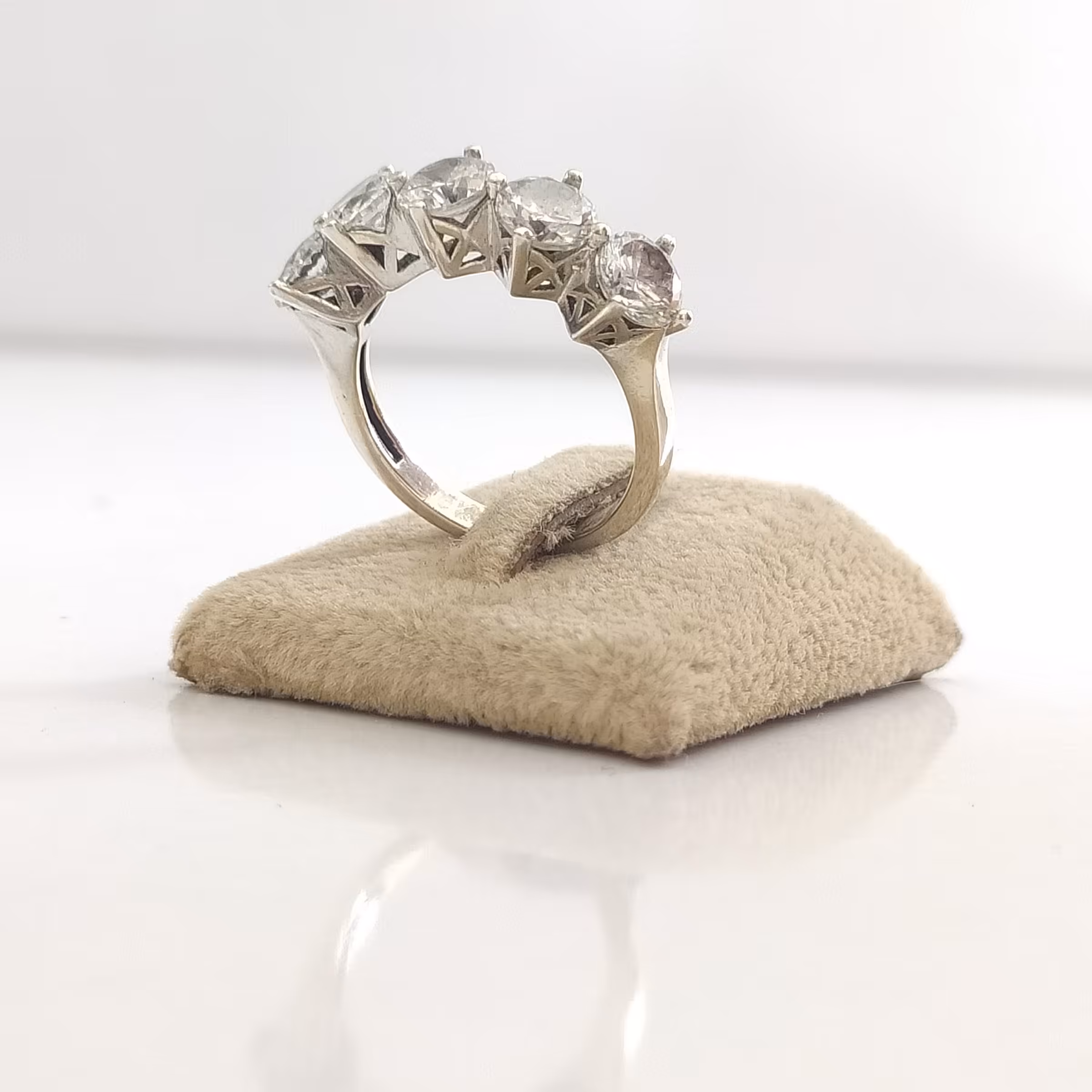 انگشتر نقره دخترانه تک نگین سولیتر  با آبکاری و روکش طلا سفید و عیار تمام کد A017