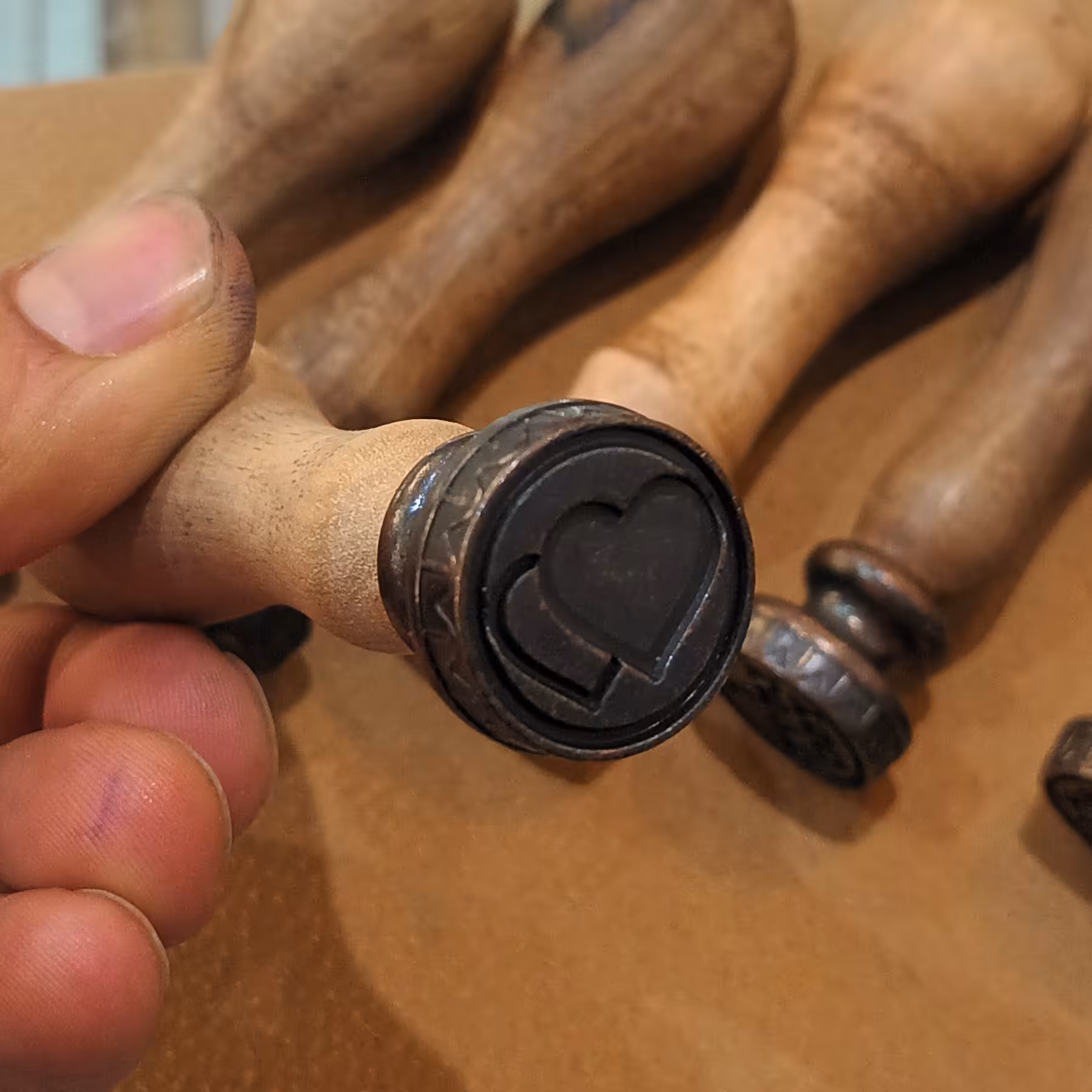 کلیشه مهر و موم مناسب برای گیفت و کادو در طرح قلب و عاشقانه