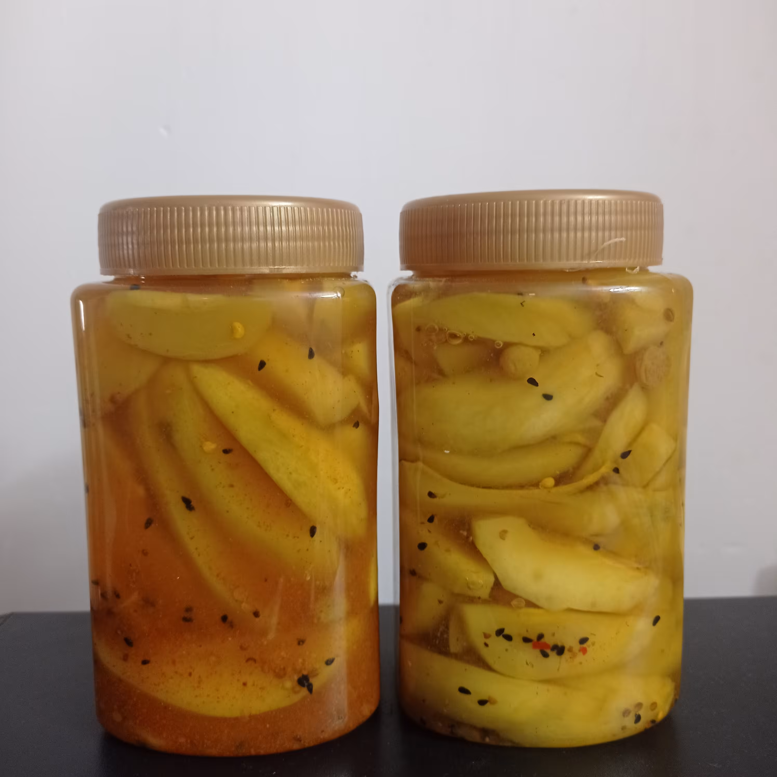 ترشی انبه خالص محصول جنوب ترش و ملس آماده استفاده در دو طعم معمولی و تند 