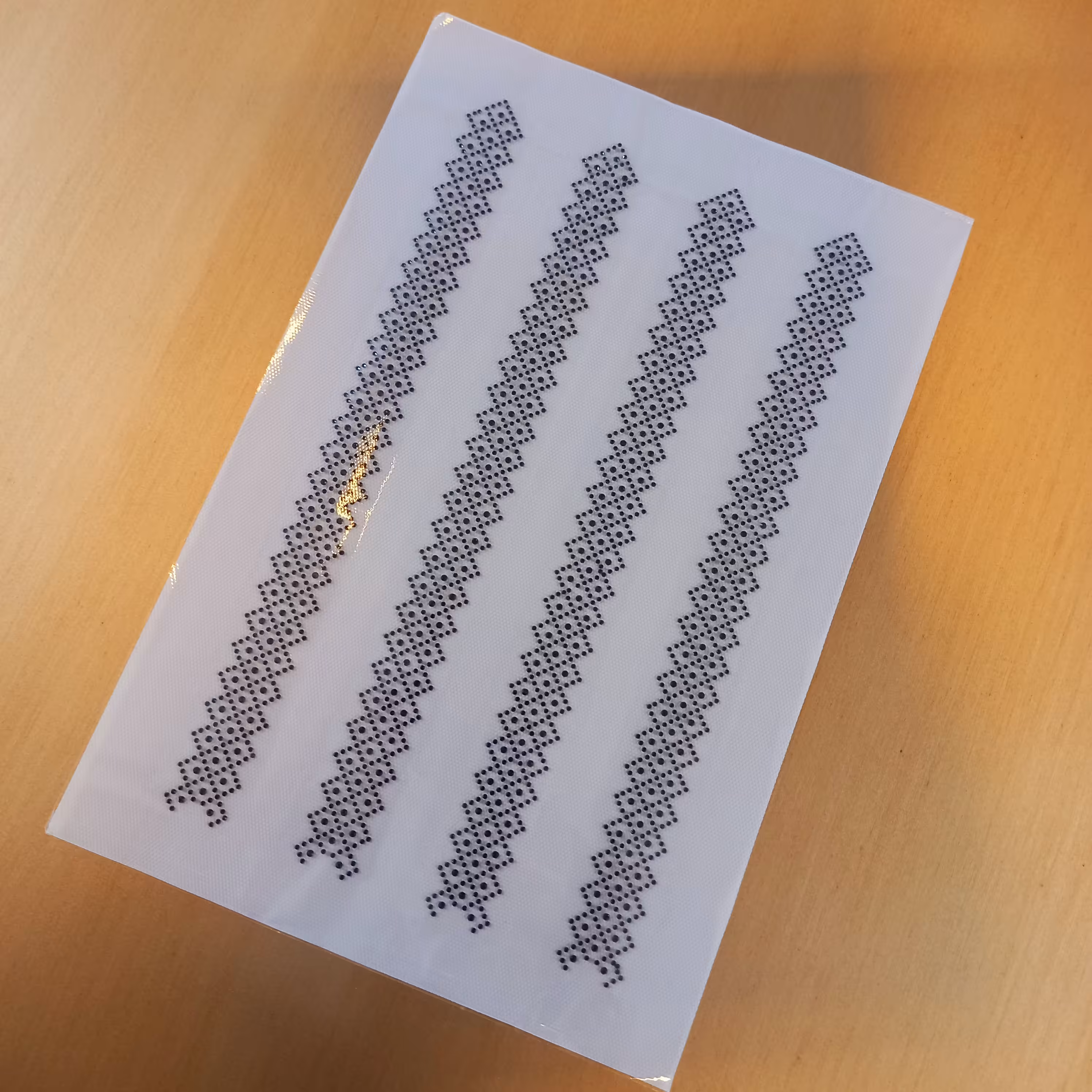 نگین حرارتی طرح لونه زنبوری . چادر . نگین چادر . مانتو . نگین چسبی . جوراب. ساق