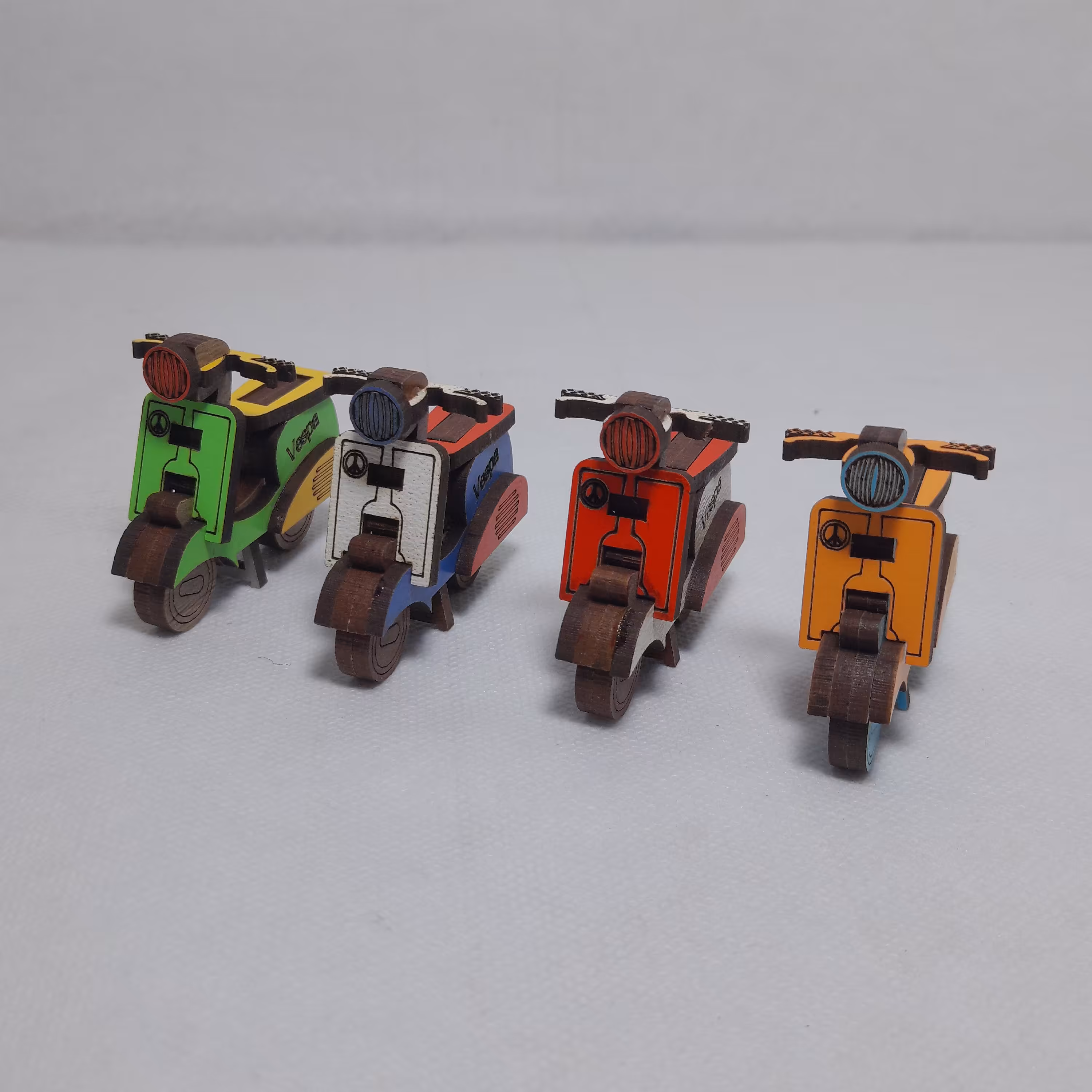 ماکت موتور وسپا طرح چوبی