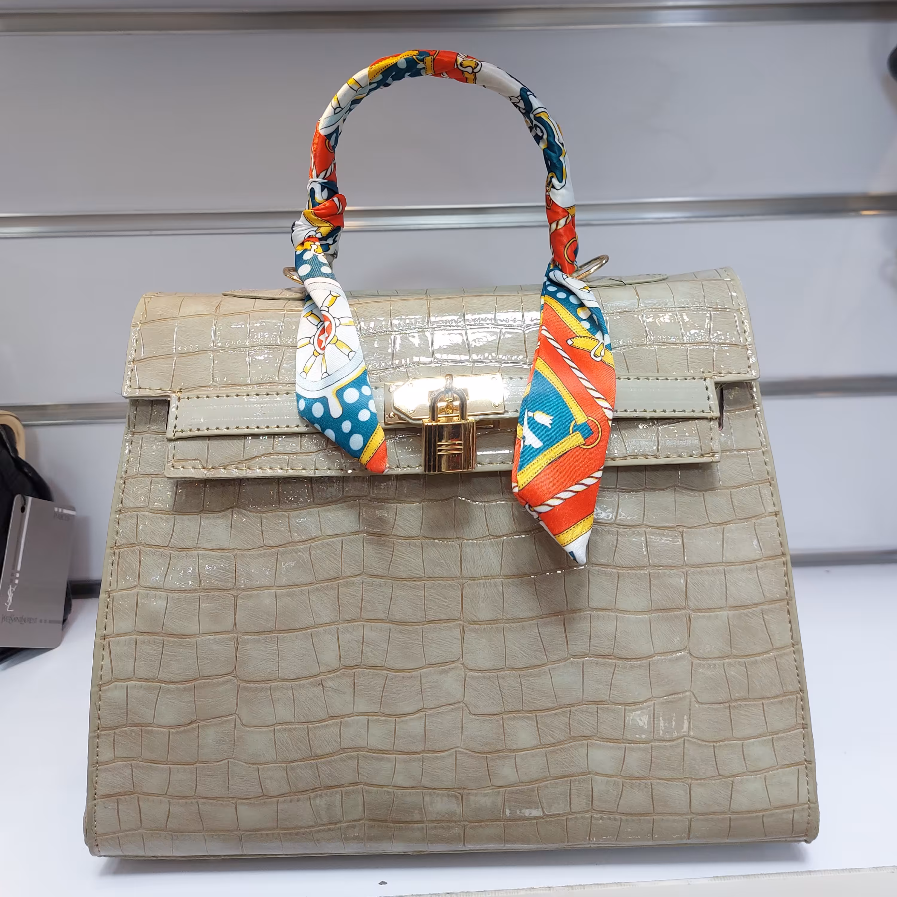 کیف دخترانه و مزونی ورنی  سنگی بسیار شیک و جادار