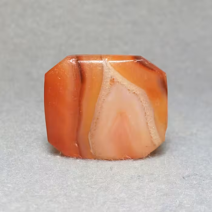 عقیق کهنه بسیار قدیمی پانصد ساله خوش رنگ