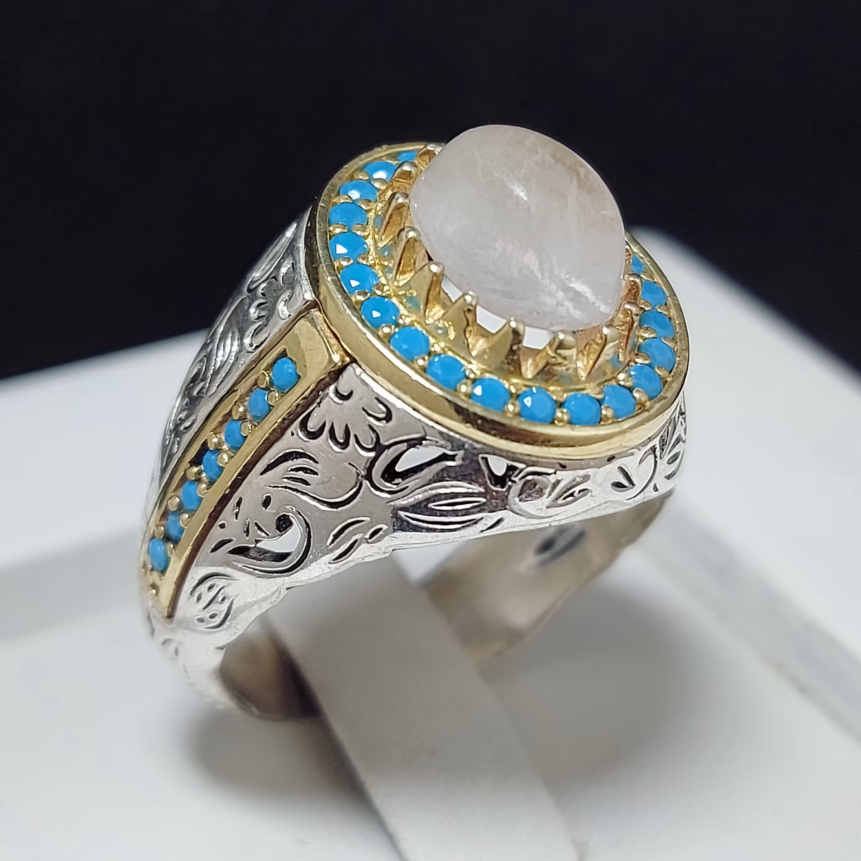 انگشتر نقره زیبای مردانه با نگین در نجف اصلی و معدنی مخراج شده با نگین های فیروزه صنعتی 