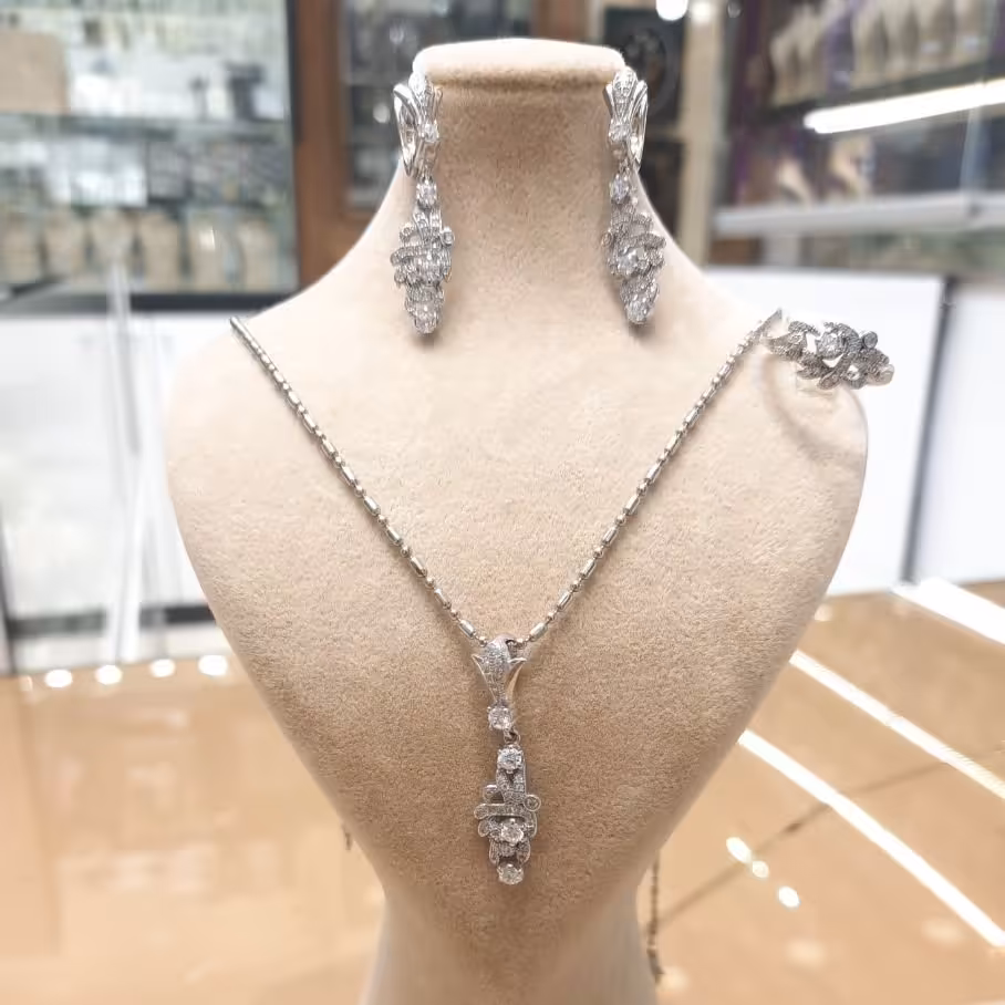 نیم ست نقره اصل بهمراه انگشتر، آبکاری طلا