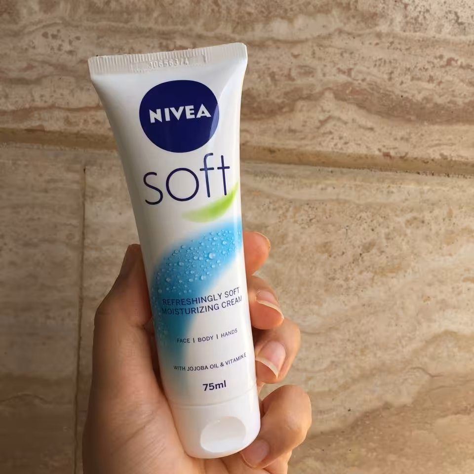 کرم مرطوب کننده ی دست و صورت نیوآ ساخت کشور اسپانیا 75 میل