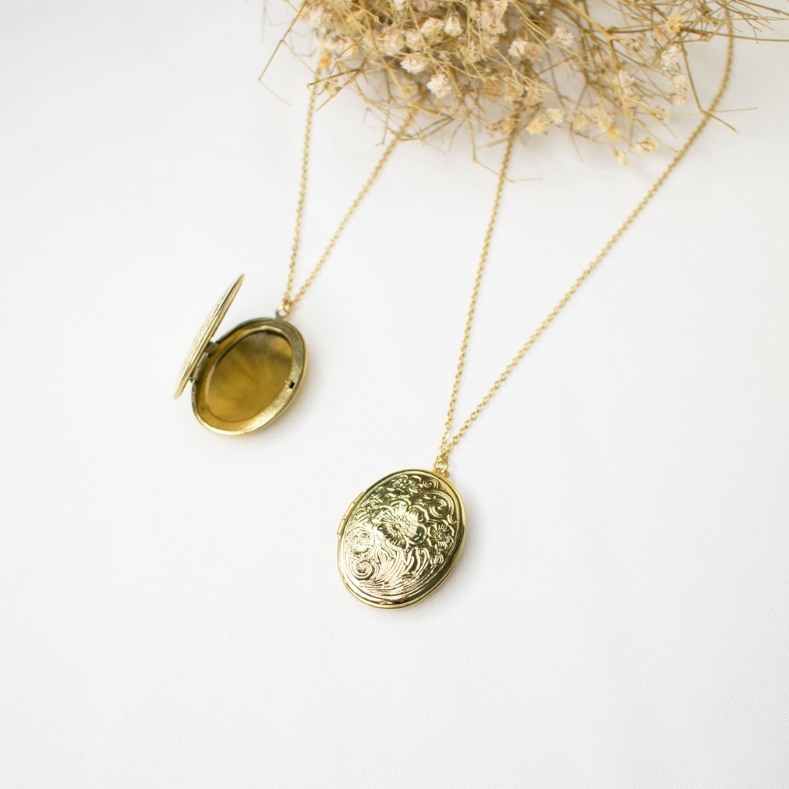 گردنبند زنانه قاب عکس بیضی طلایی رنگ ثابت بدون زنجیر  کد5815