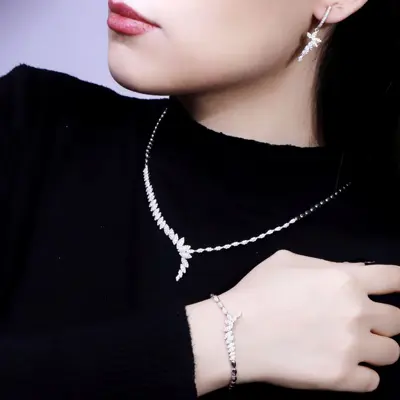 سرویس شیک و جذاب مارسا نقره عیار925 و آبکاری طلا و نگین برلیان 