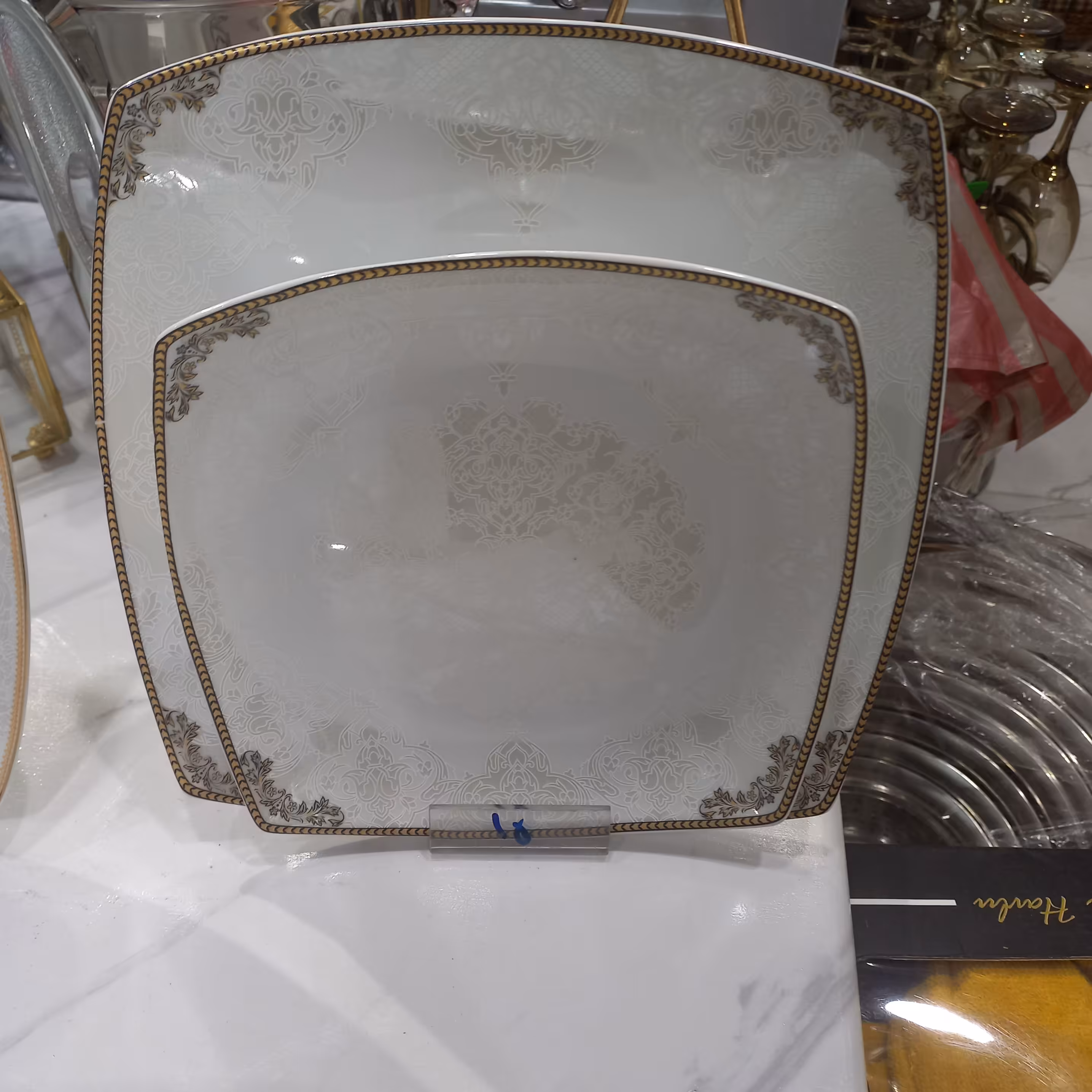 سرویس چینی 52 پارچه شامل 6پیس دستی پلو خوری خورشت خوری پیاله ماست فنجون نعلبکی 6 نمکدان 1 ظرف سالاد 1عدد پارچ 2عدد دیس 