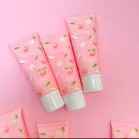 کرم دست هلو Bioaqua حاوی عصاره هلو و ویتامین E آبرسان قوی و مرطوب کننده دست