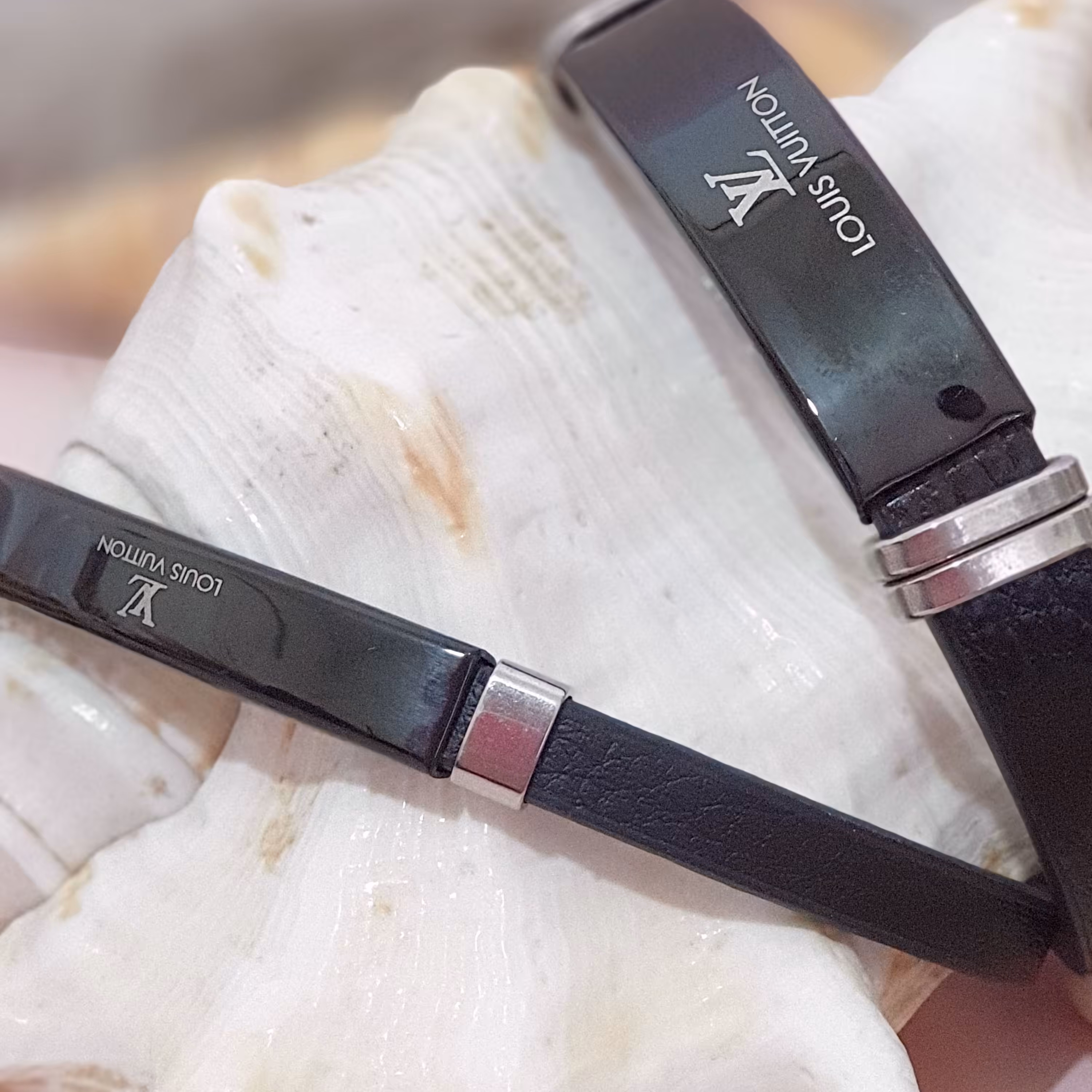 دستبند چرم جفتی مدل لوئیز وویتون 