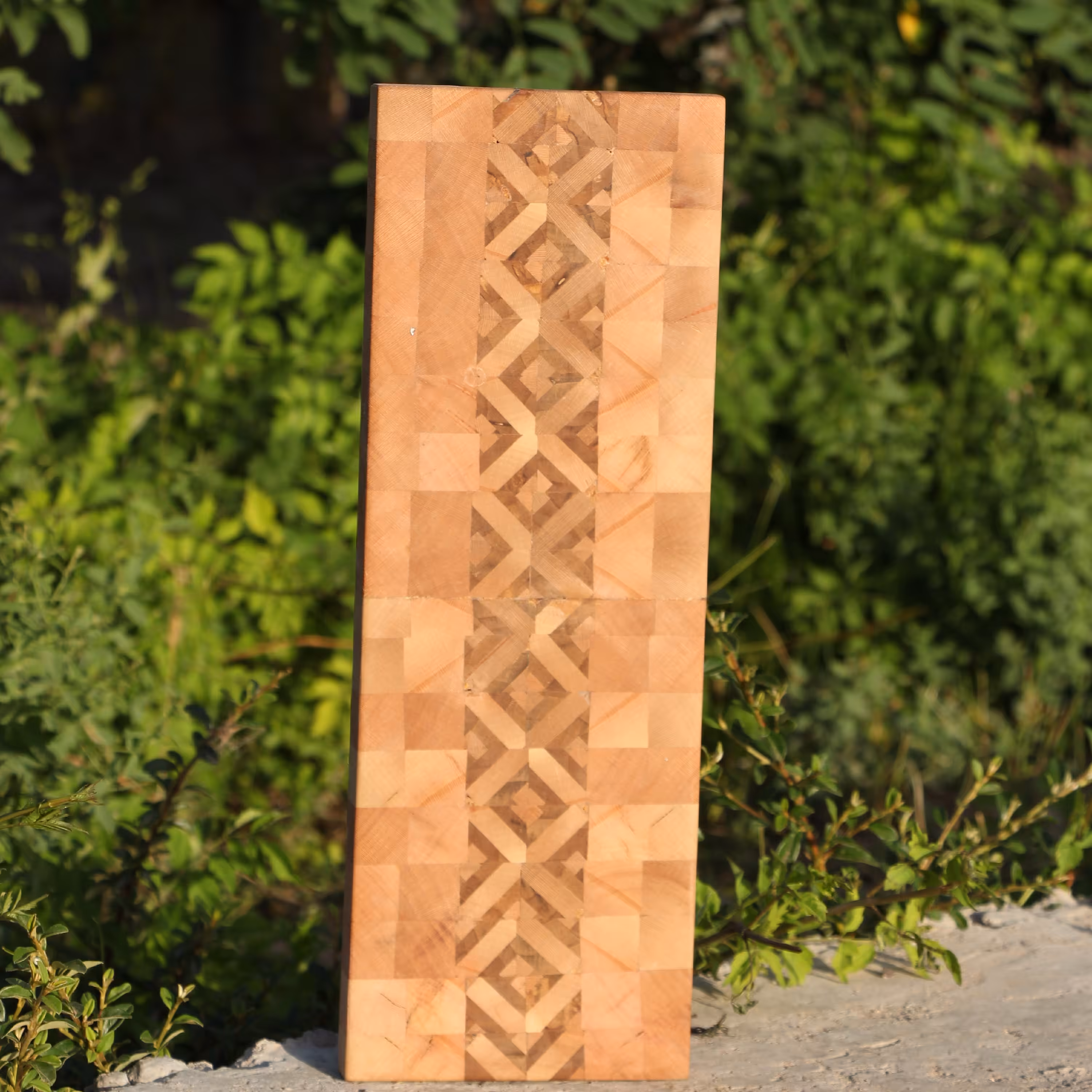 تخته سرو پذیرایی،جنس محصول از چوب زیبای چنار و گردو در ابعاد 18*40*3/5