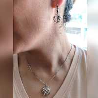 نیم ست ژوپینگ رنگ نقره ای قطر پلاک دوسانت و قطر گوشواره 1.5 سانت ارتفاع گوشواره 3.4 سانت بدون زنجیر