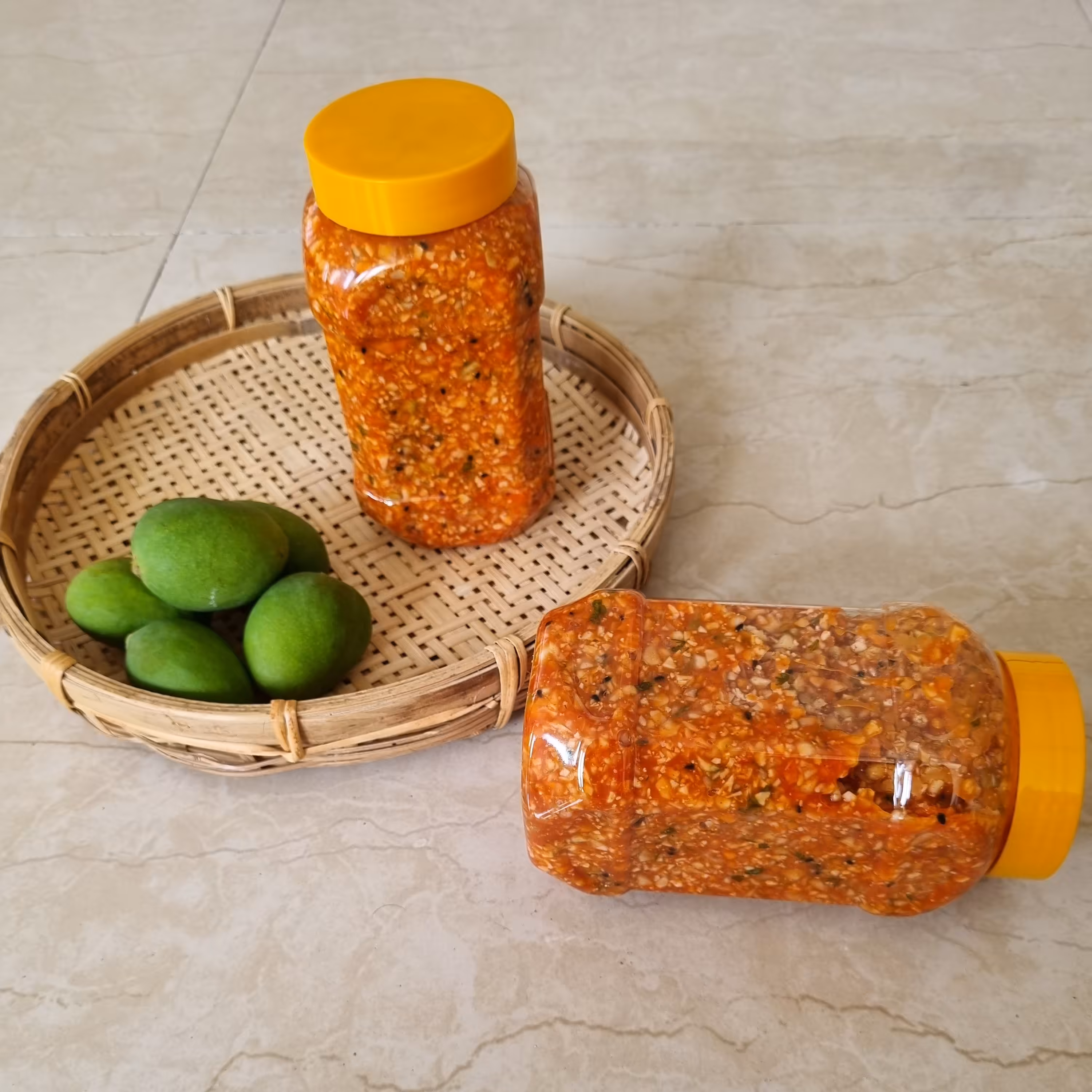 ترشی انبه مخلوط همراه با گل کلم و هویج