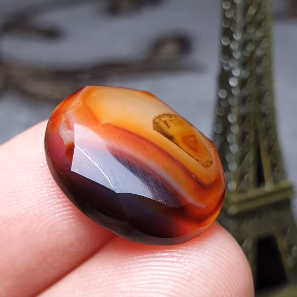  نگین فوق العاده زیبای سنگ عقیق خاص خراسانی اصل معدنی با تراش فست
کد 25590