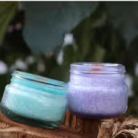 شمع گیاهی معطر  شیشه ای همراه با فیتیله چوبی