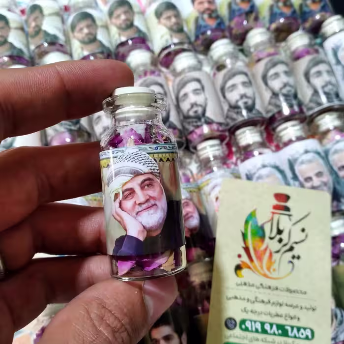 گیفت شهدا به همراه تربت کربلا و  گل محمدی و مشک 