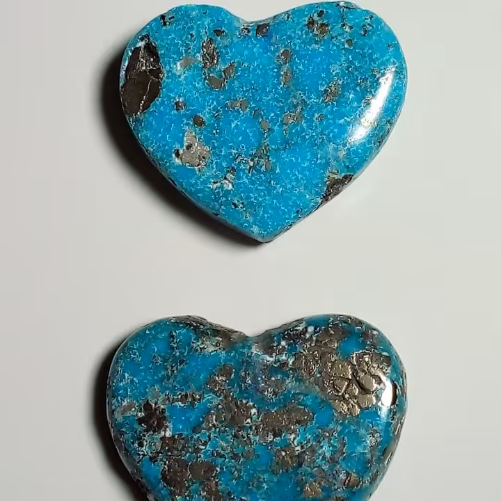 دوعدد نگین فیروزه پیریت دار تراش قلب