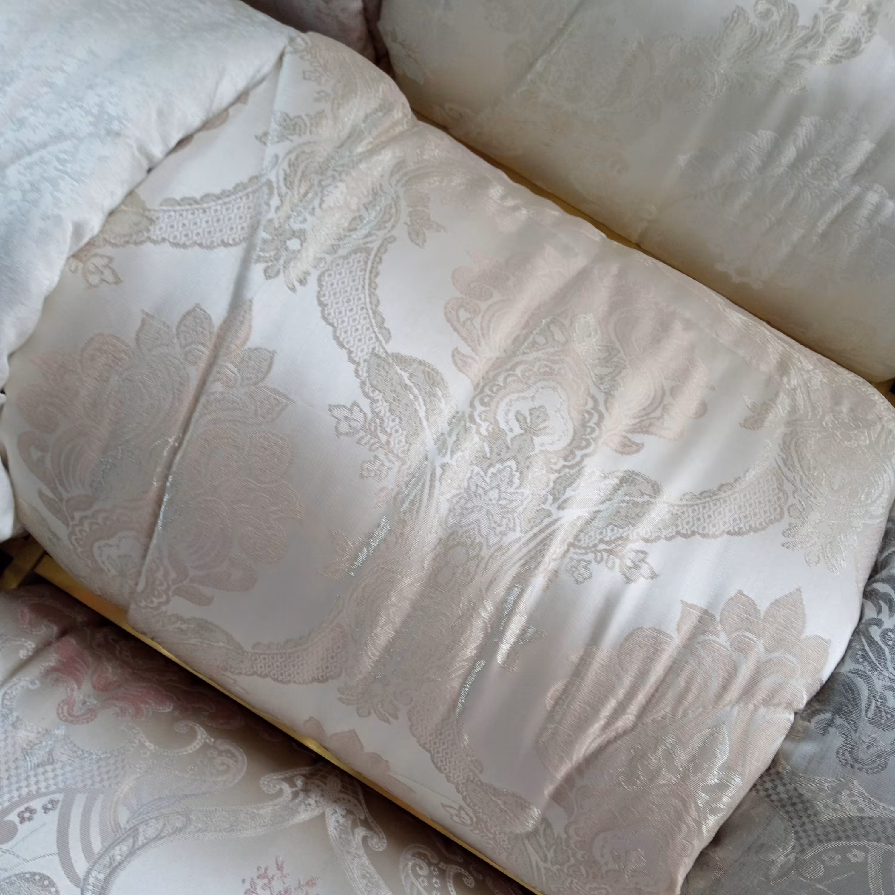 روتختی دونفره 10 تیکه جنس ژاکارد کریستالی ⁦طرح جدید داماس با گل های گل بهی