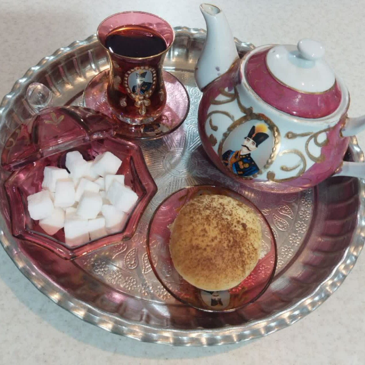 نان پنجیک یه خوراکی گردالی با مغزی شکلات یا کرم به سفارش مشتری