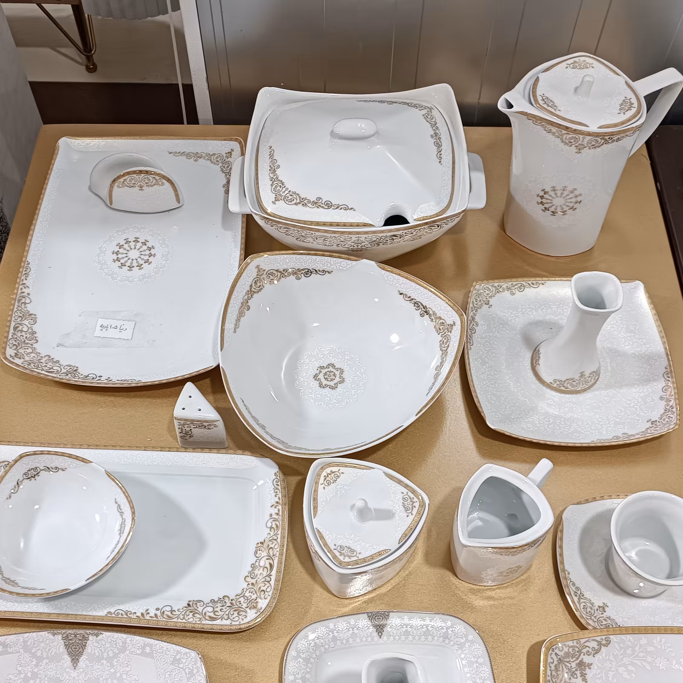 انواع سرویس چینی پردیس 12نفره (105 پارچه)