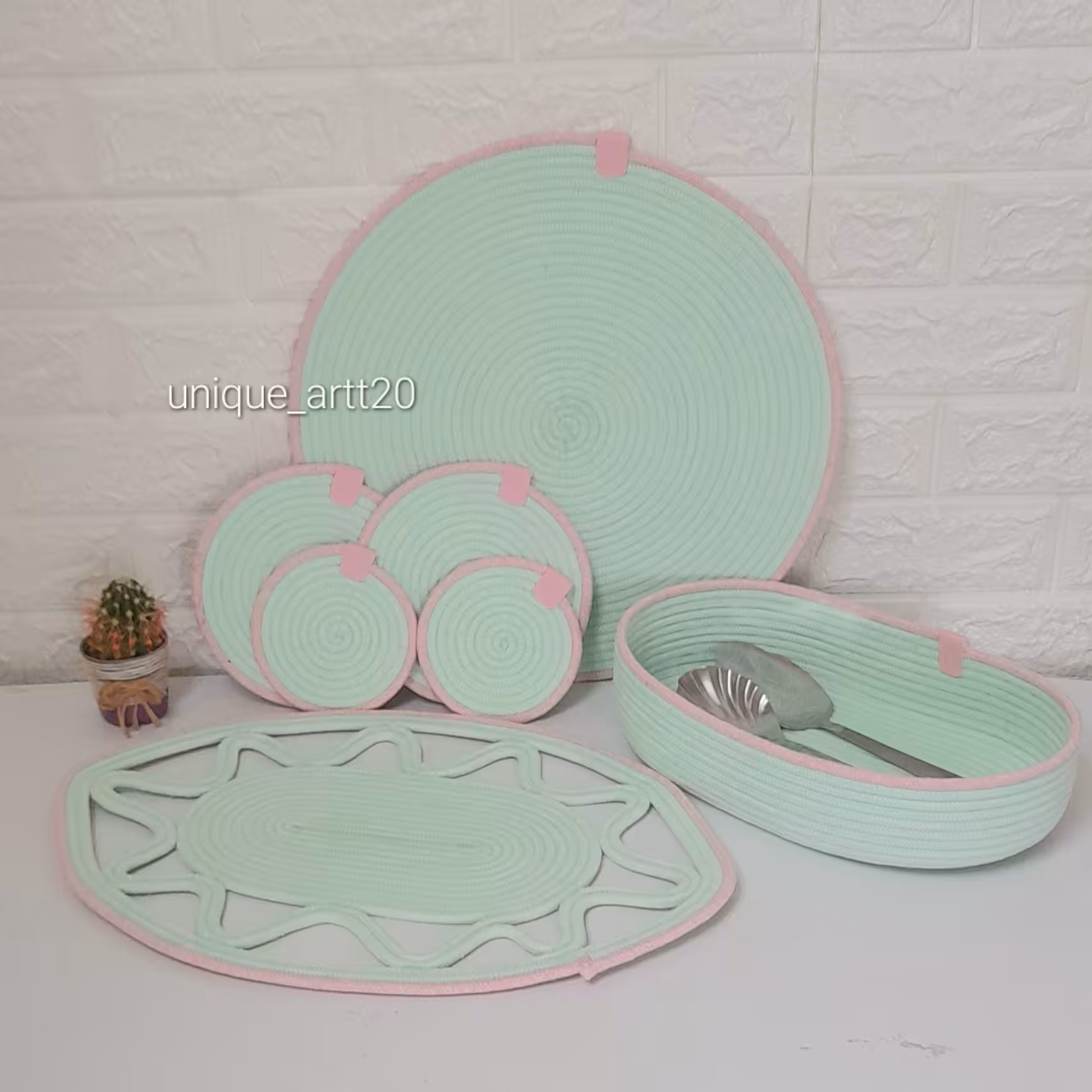 سرویس اشپزخانه .سبدقیطان .زیربشقابی.زیرلیوانی .جاقاشقی .جاکفگیر و ملاقه .زیردیگی .زیرقابلمه ای .سبد قیطان