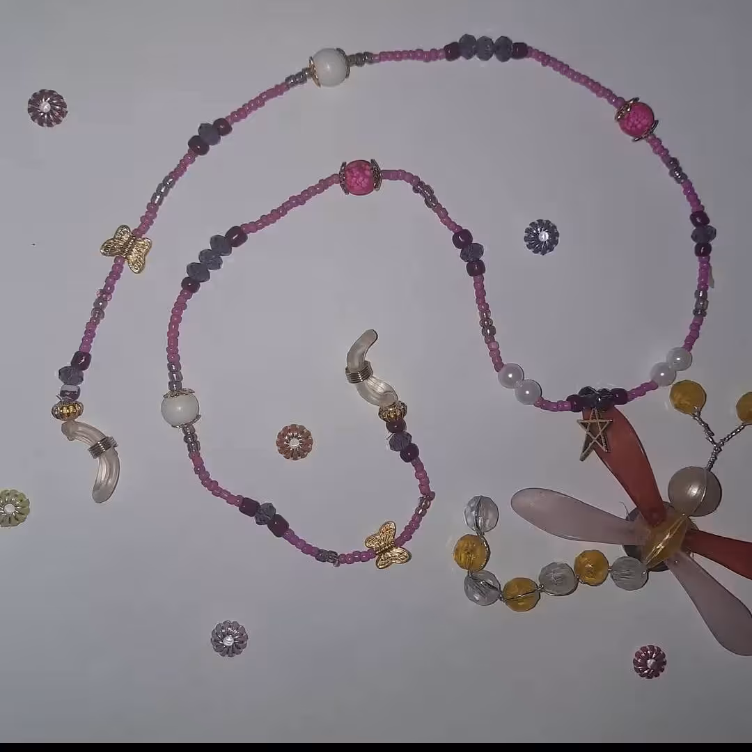 بند عینک دخترانه و زنانه اکسسوری زیبا و خوش رنگ صورتی و سفید و ترکیبی از رنگ های زیبا و متنوع