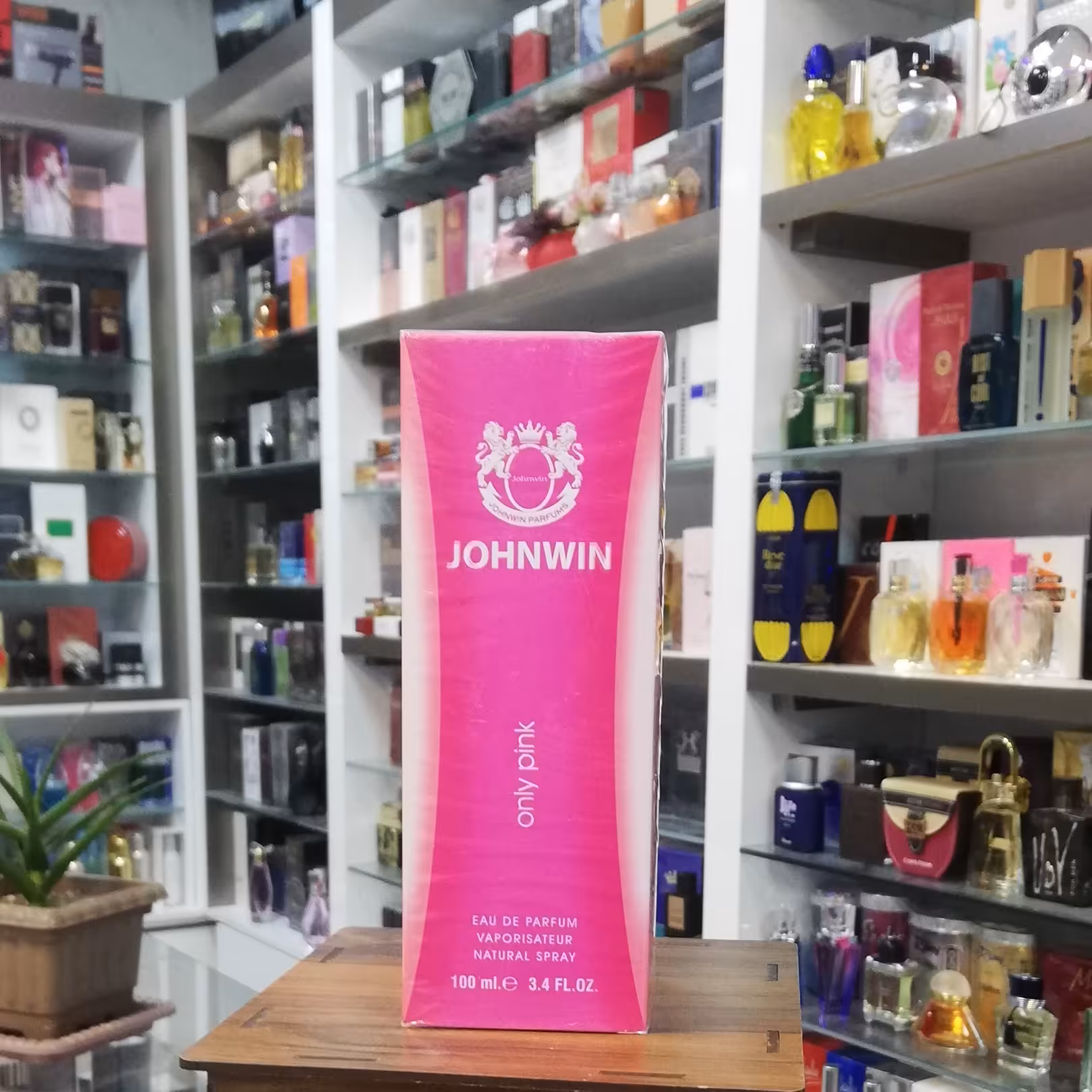 عطر ادکلن زنانه لاگوست تاچ آف پینک جانوین - جکوینز (Johnwin - Jackwins Lacoste Touch of Pink)