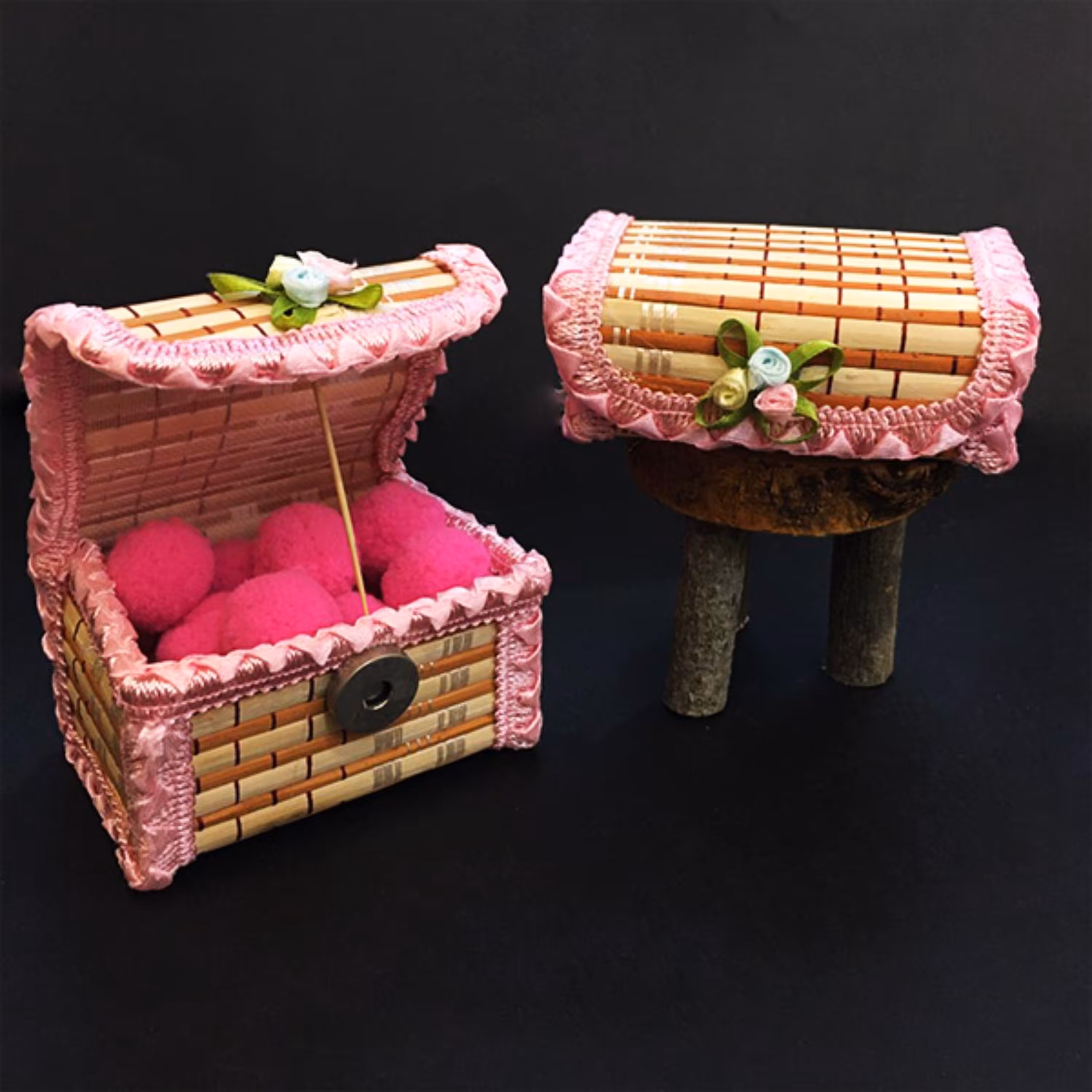 صندوقچه حصیری در دو سایز رنگ صورتی سایز 9 در 6 سانتی متر