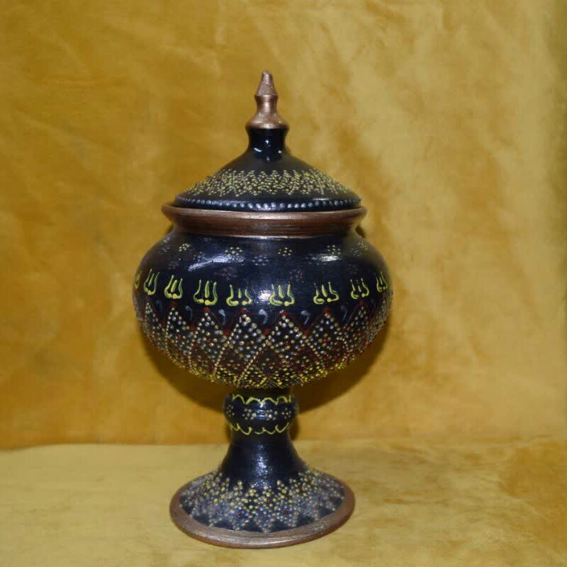 شکلات خوری سفالی پایه داررنگ مشگیطرح نقطه کوبیرنگ ثابتکاردستارتفاع 26سانت