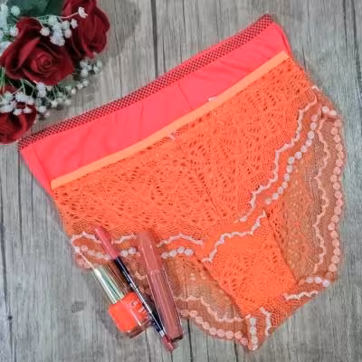 پک کادویی لباس زیر 2عدد شورت رژ لب مایع لاک ناخن خط لب