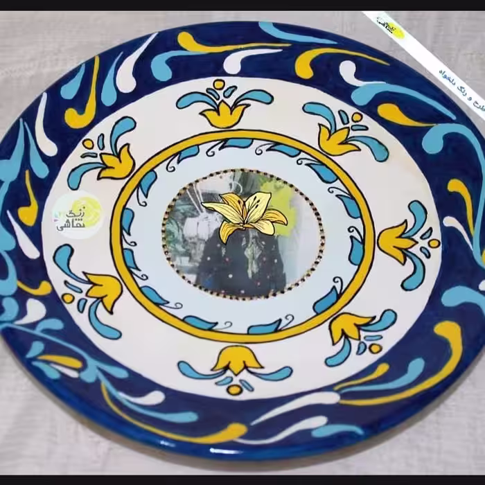 چهره روی دیوارکوب