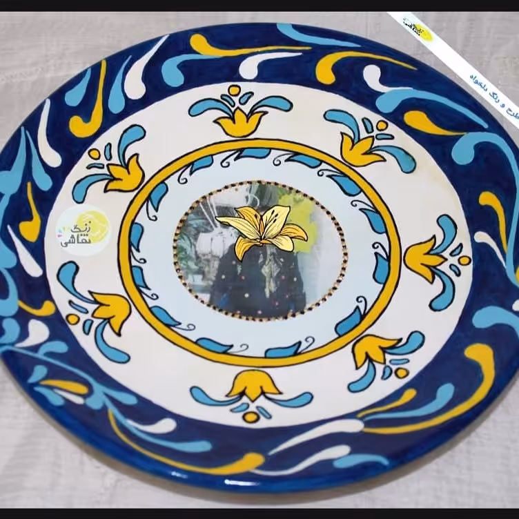 چهره روی دیوارکوب