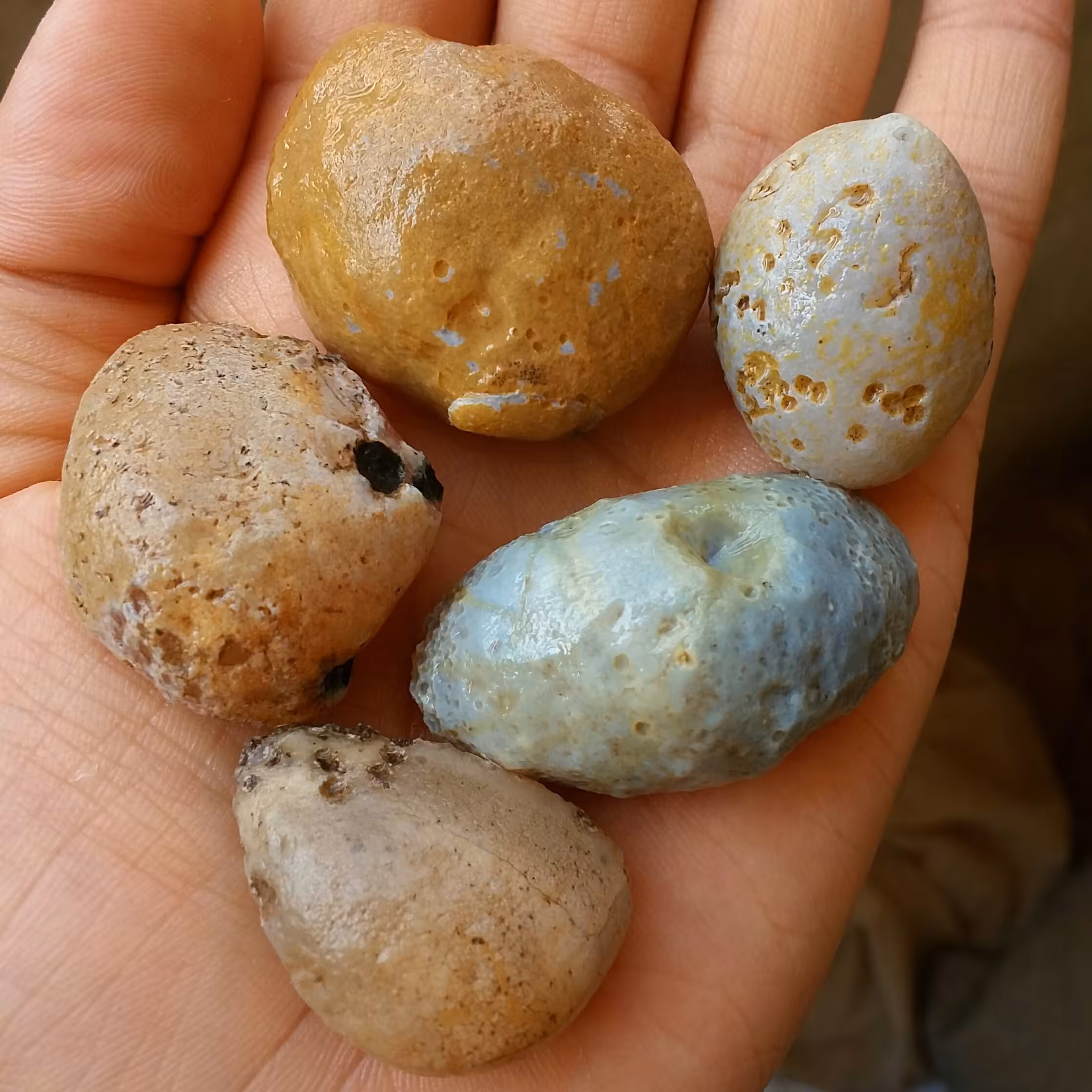 مجموعه 5عددی سنگ راف خام عقیق توپی نقلی برش نخورده 100 در 100 طبیعی سرشار از خواص شاااهکار خلقت
با قابلیت ساخت چند نگین